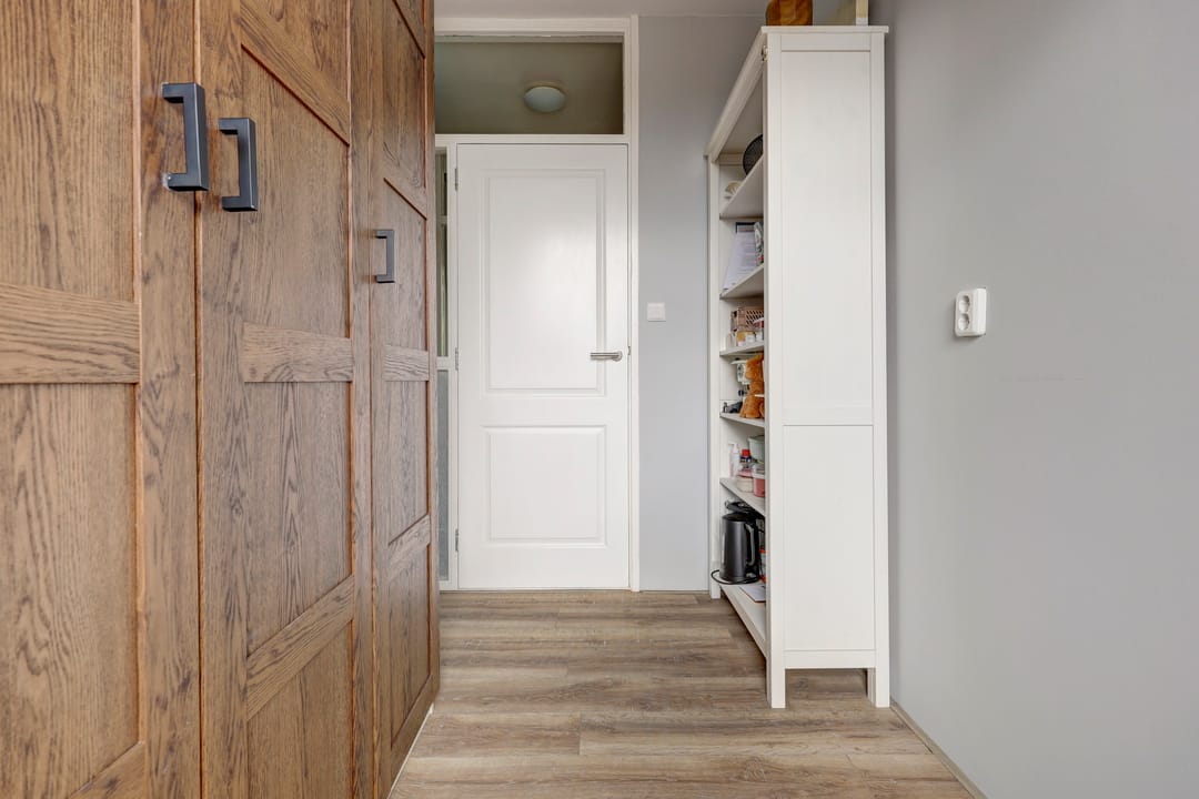 Move-Ready Three-Room Apartment with Two Balconies in Central Location — 17