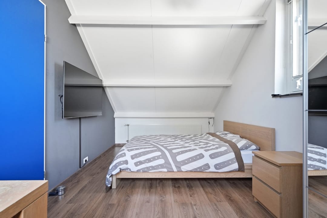 Spacious Corner Family Home with Solar Panels and Modern Comforts — 31