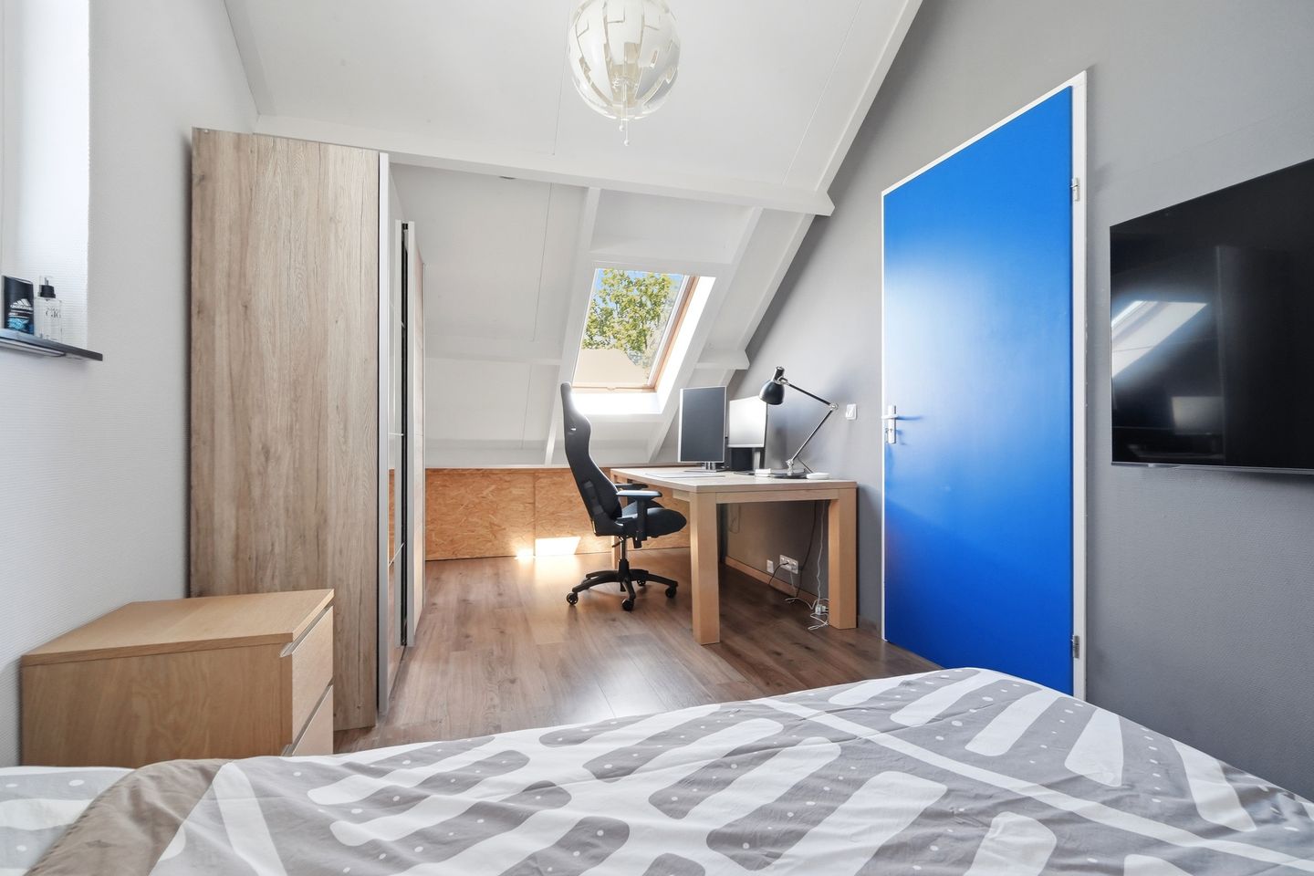 Spacious Corner Family Home with Solar Panels and Modern Comforts — 29