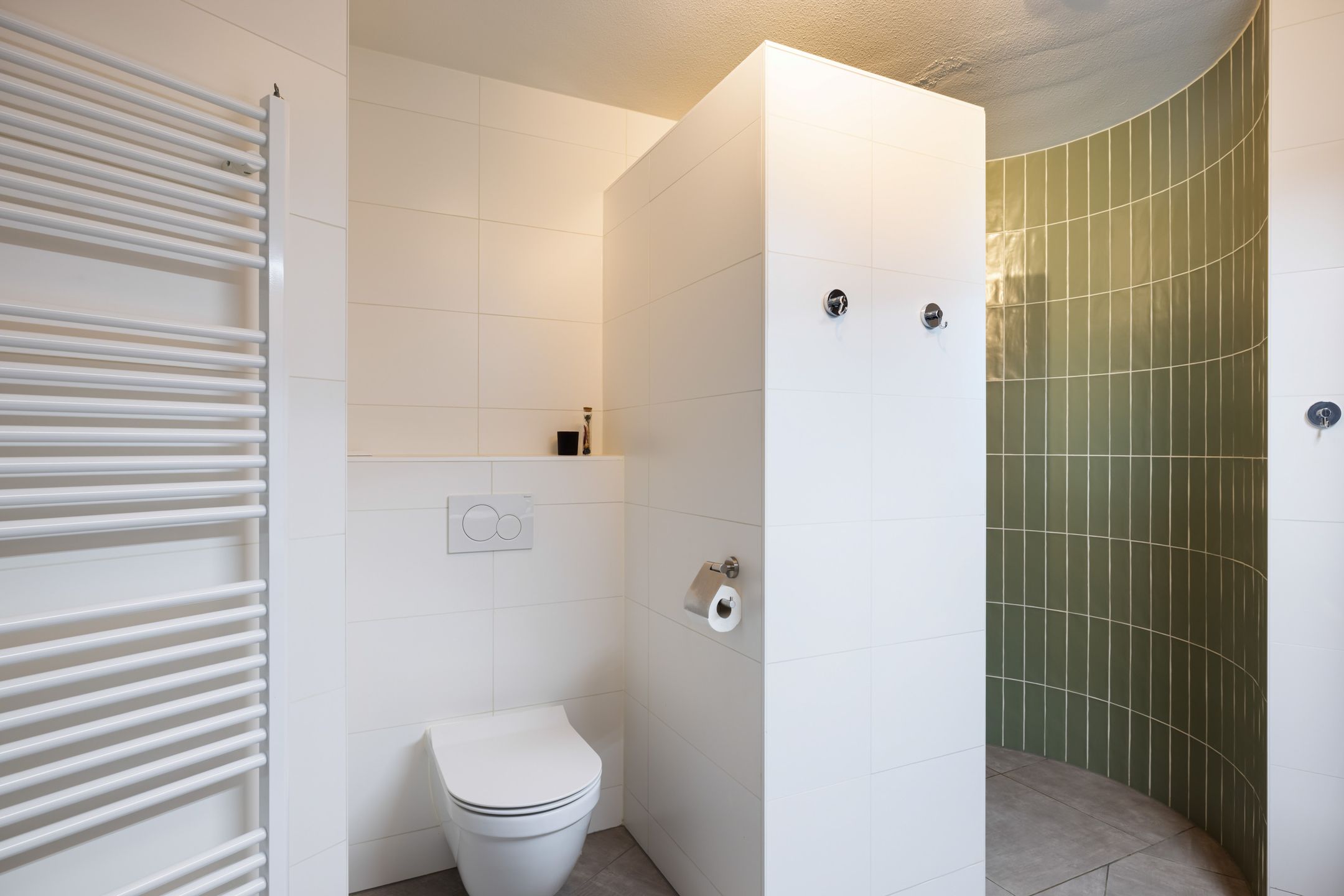 Spacious 3-Room Apartment with South-Facing Balcony and Private Parking — 24