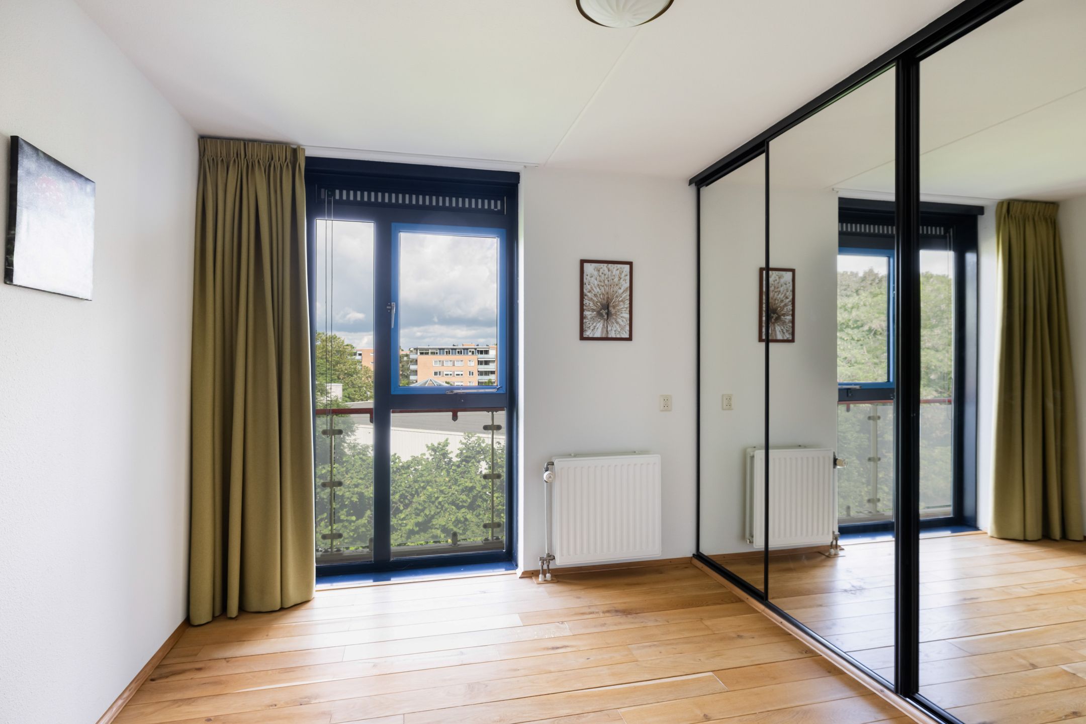 Spacious 3-Room Apartment with South-Facing Balcony and Private Parking — 21