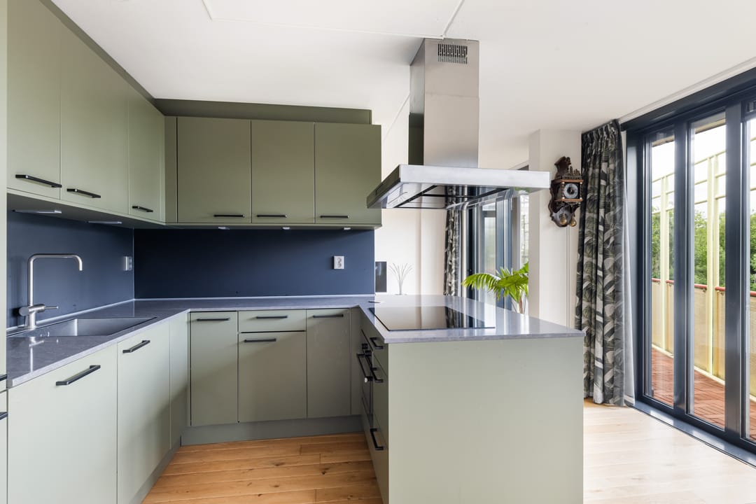 Spacious 3-Room Apartment with South-Facing Balcony and Private Parking — 13