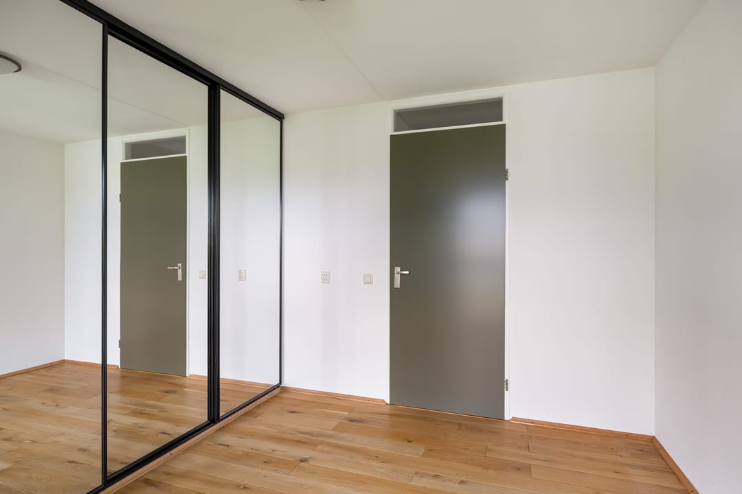 Spacious 3-Room Apartment with South-Facing Balcony and Private Parking — 22