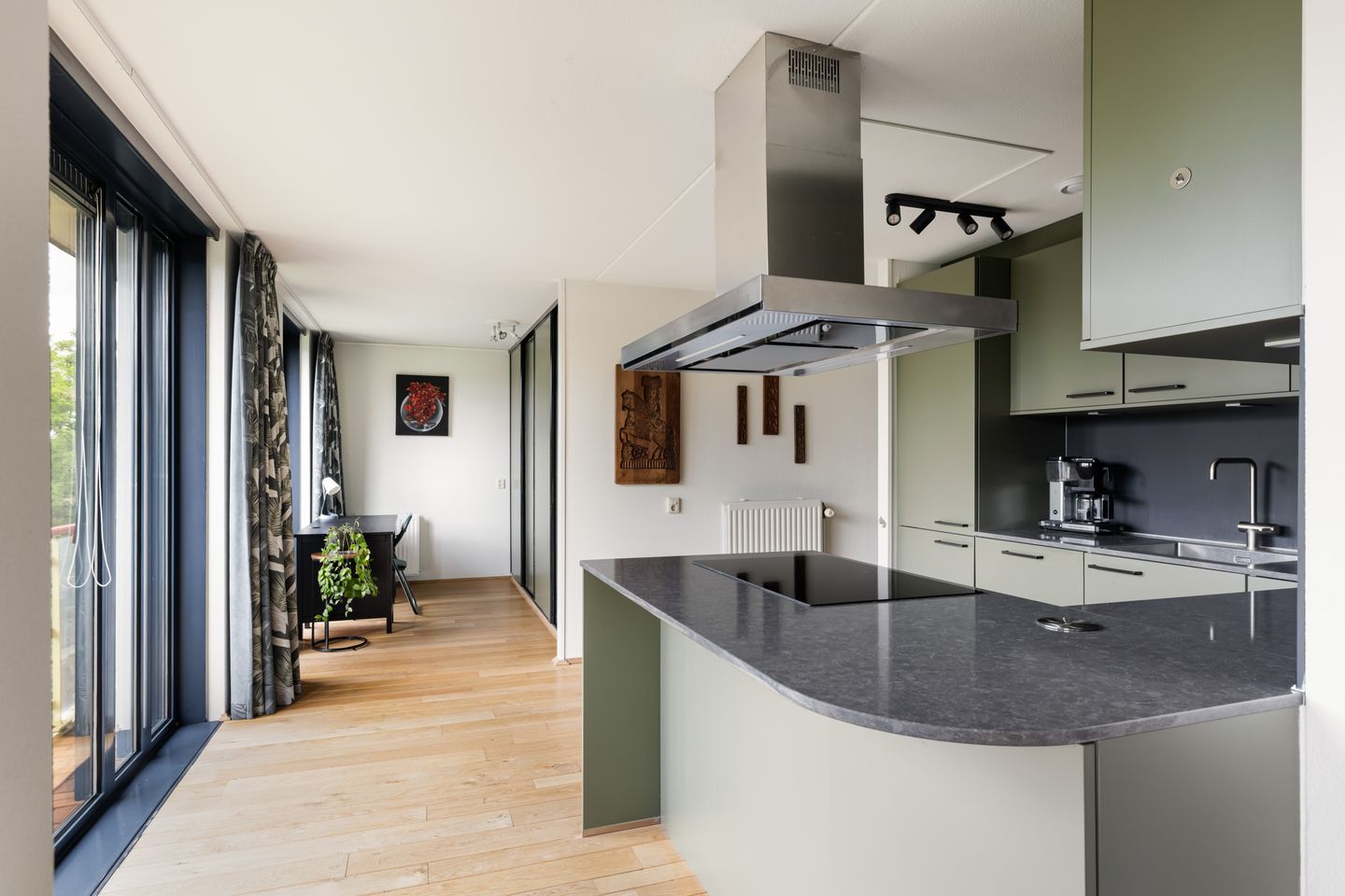 Spacious 3-Room Apartment with South-Facing Balcony and Private Parking — 14