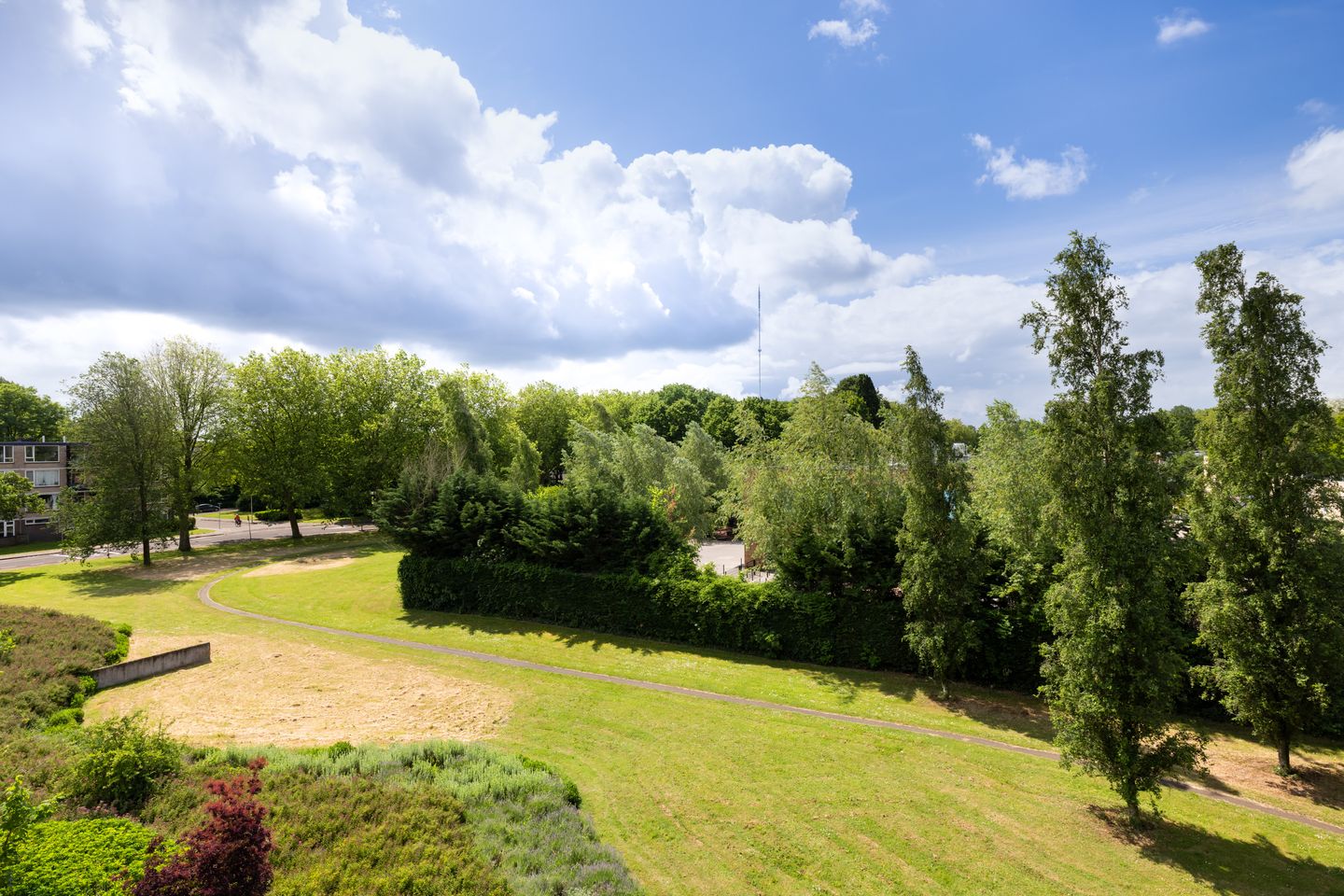 Spacious 3-Room Apartment with South-Facing Balcony and Private Parking — 10