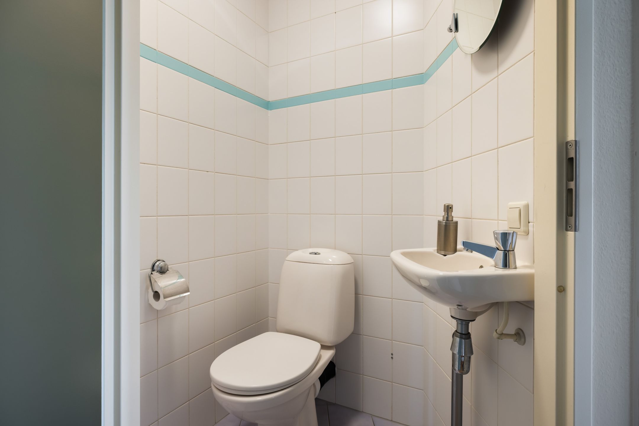Spacious 3-Room Apartment with South-Facing Balcony and Private Parking — 27