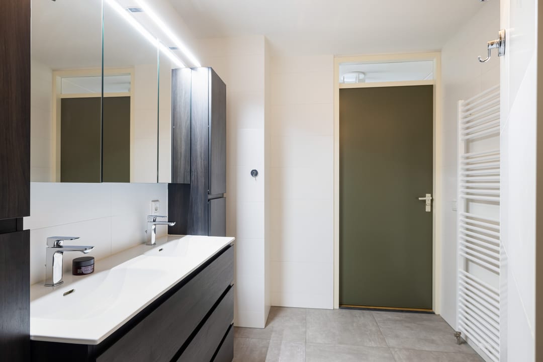 Spacious 3-Room Apartment with South-Facing Balcony and Private Parking — 26