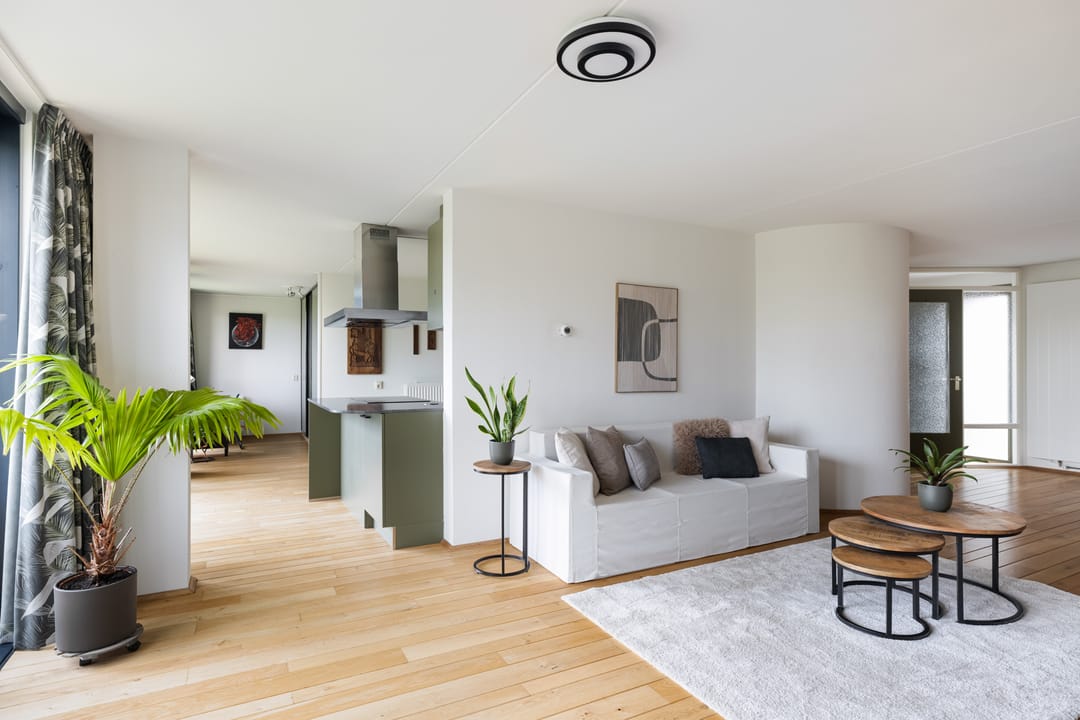 Spacious 3-Room Apartment with South-Facing Balcony and Private Parking — 11