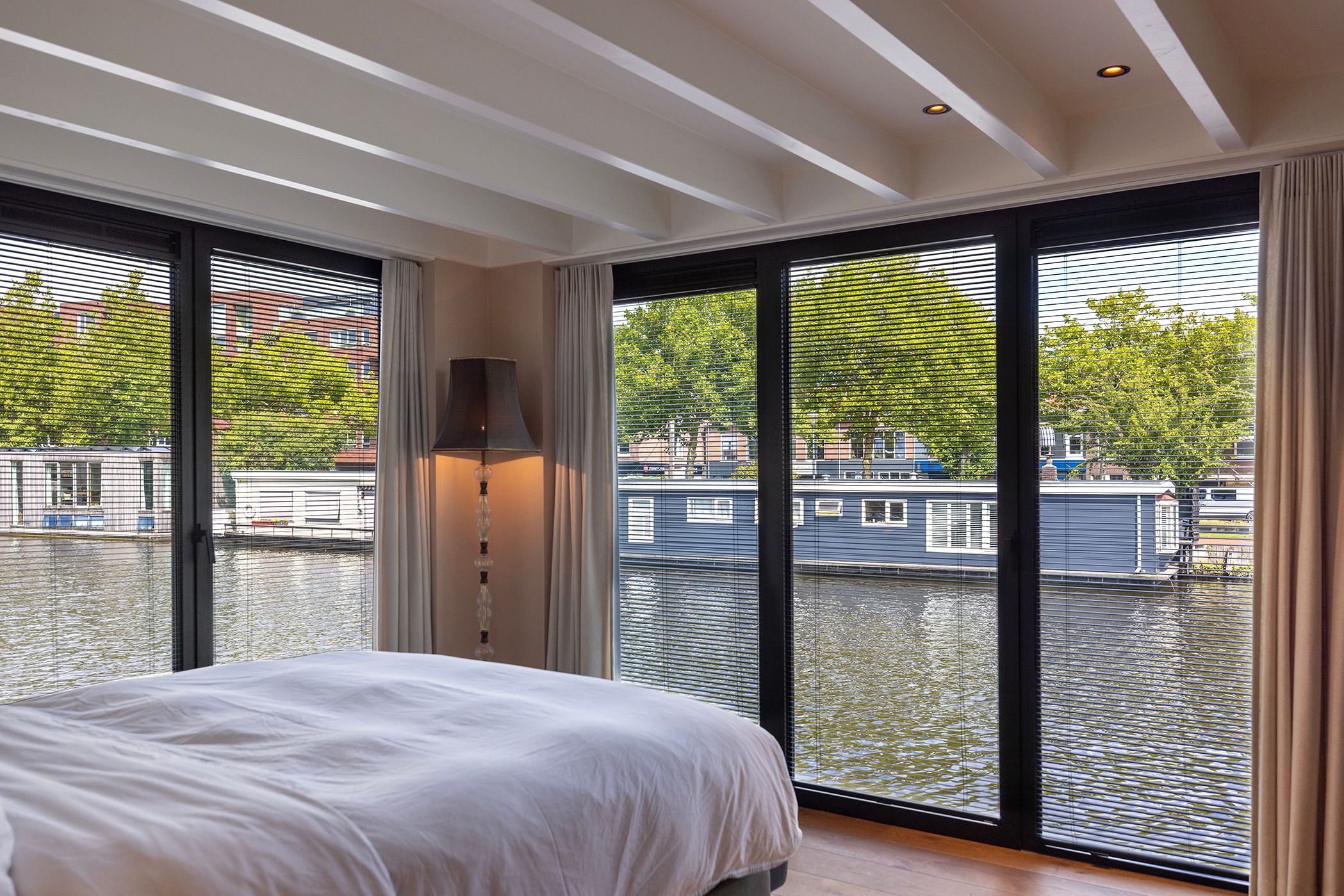 Photo 21 of Zuider Buiten Spaarne 65