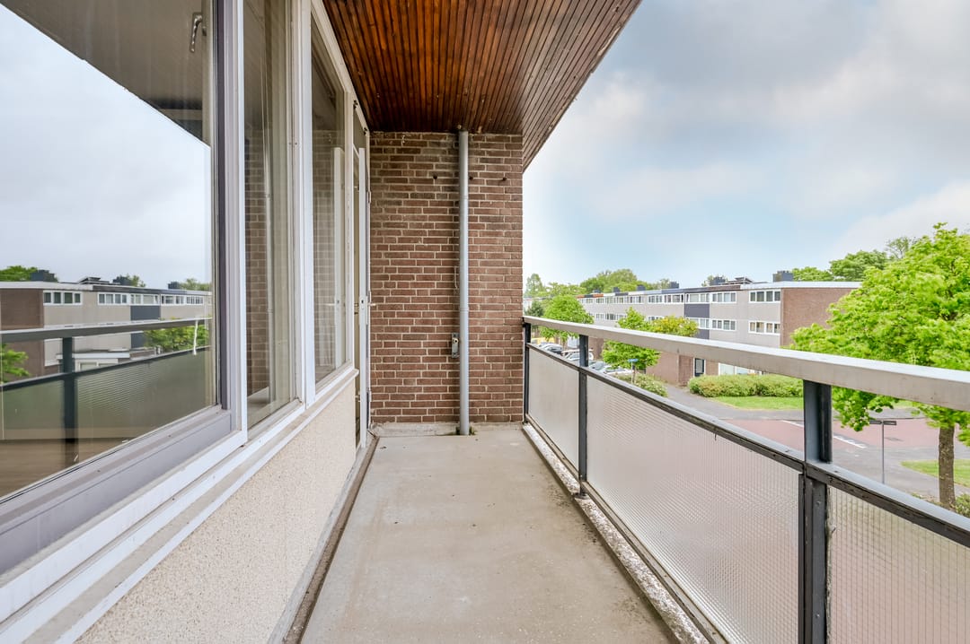 Unique Three-Story End House Divided into Three Separate Living Units in Lelystad — 38