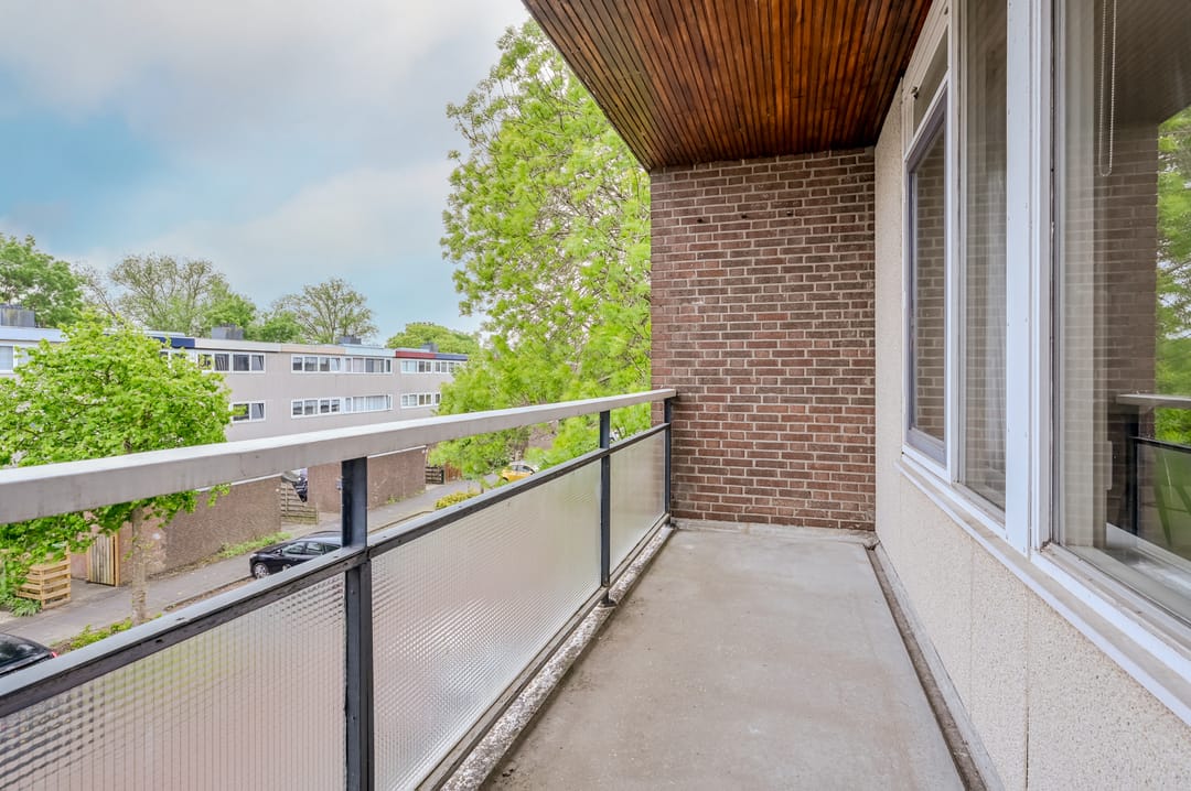 Unique Three-Story End House Divided into Three Separate Living Units in Lelystad — 37