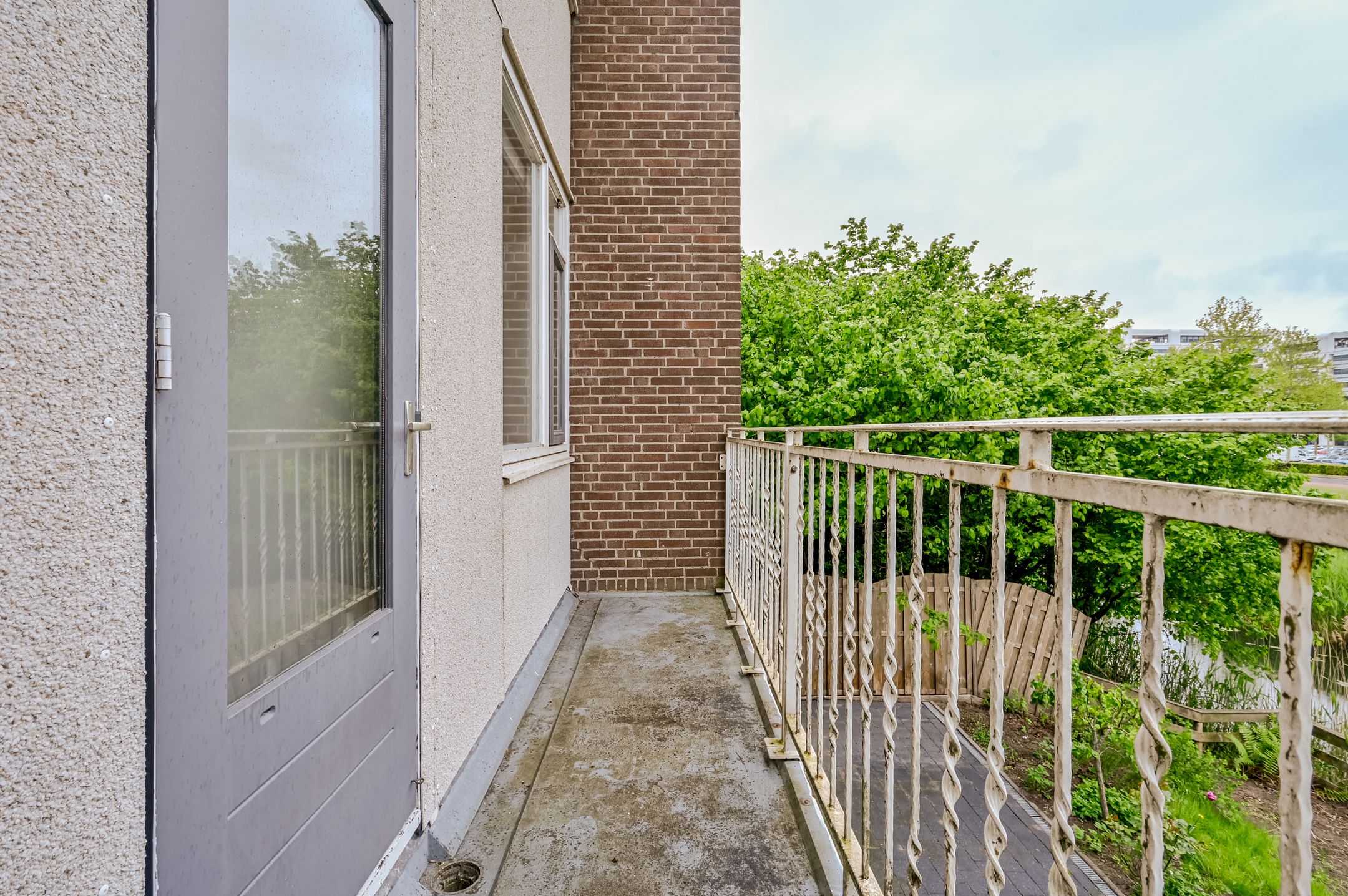Unique Three-Story End House Divided into Three Separate Living Units in Lelystad — 27