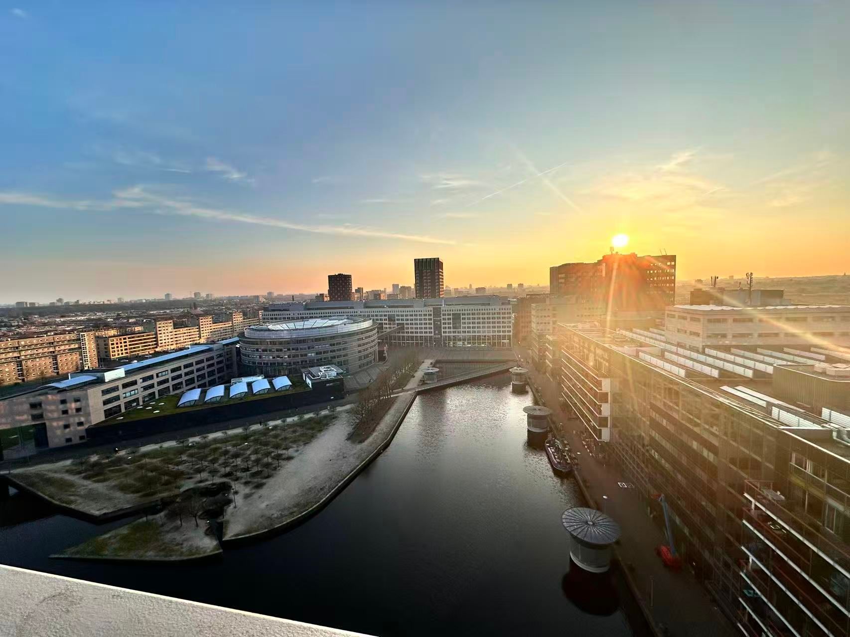 Modern 4-Room Apartment with Sunny Southwest Balcony on the 16th Floor — 12