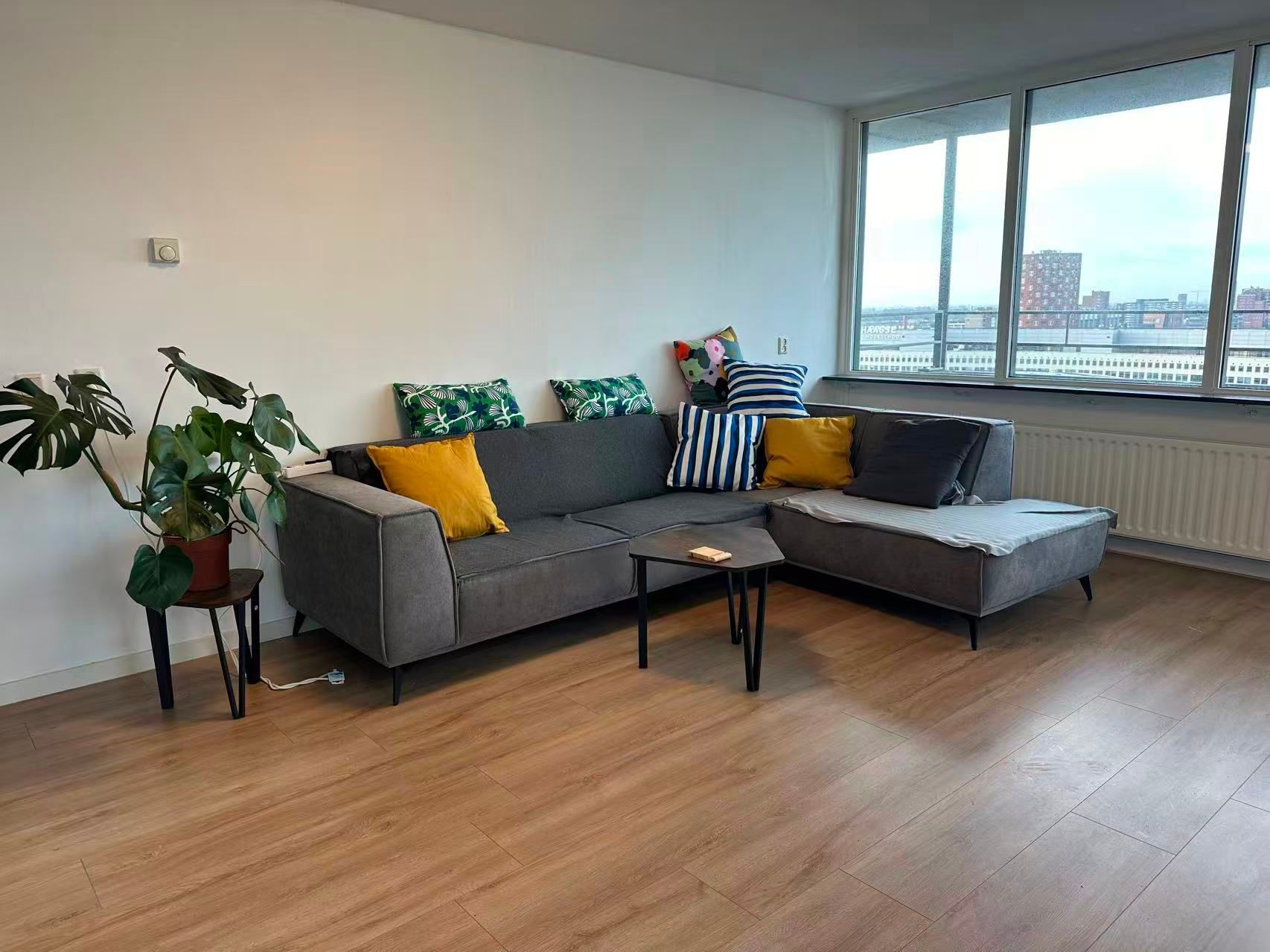 Modern 4-Room Apartment with Sunny Southwest Balcony on the 16th Floor — 18