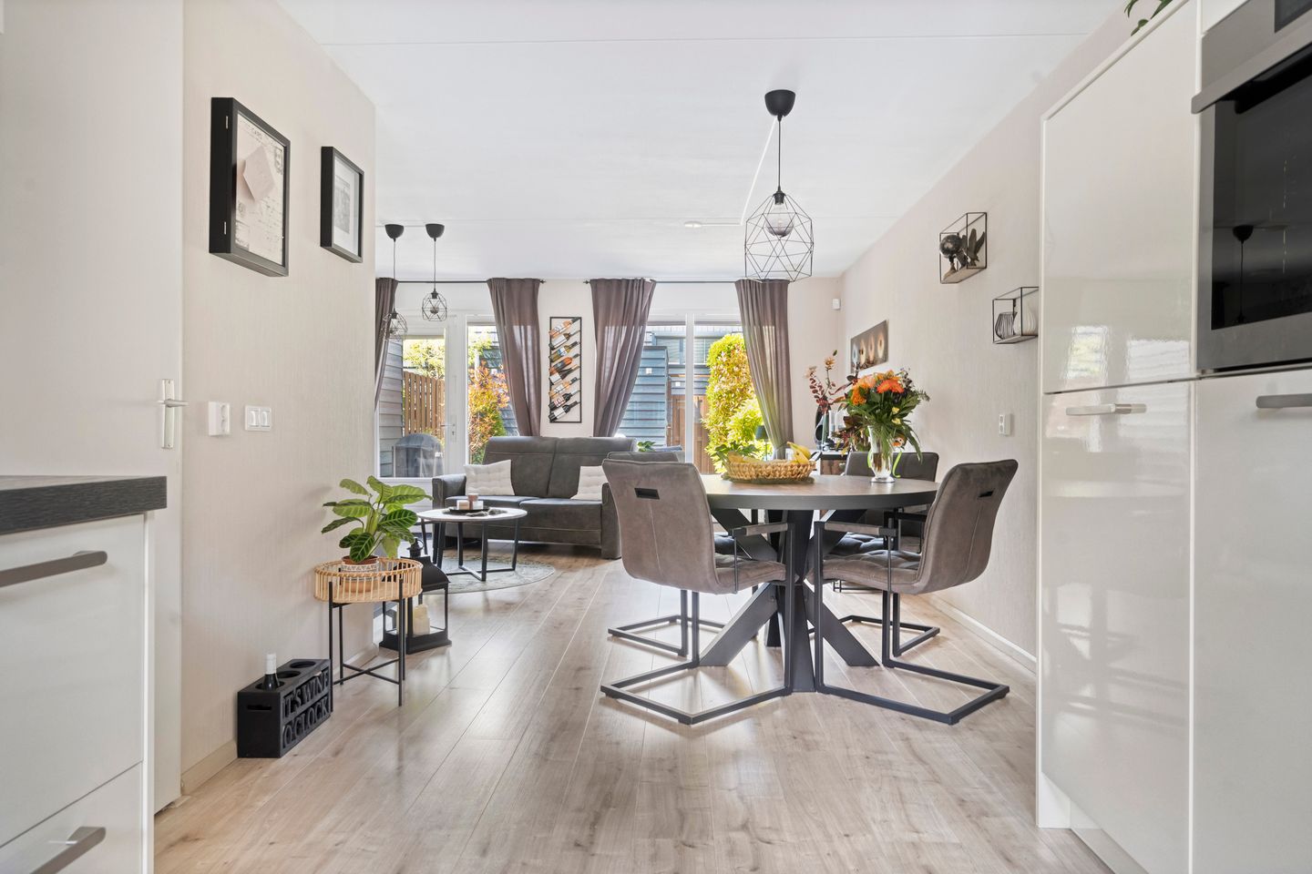 Spacious Sunlit Townhouse in Oosterheem Near Amenities — 20