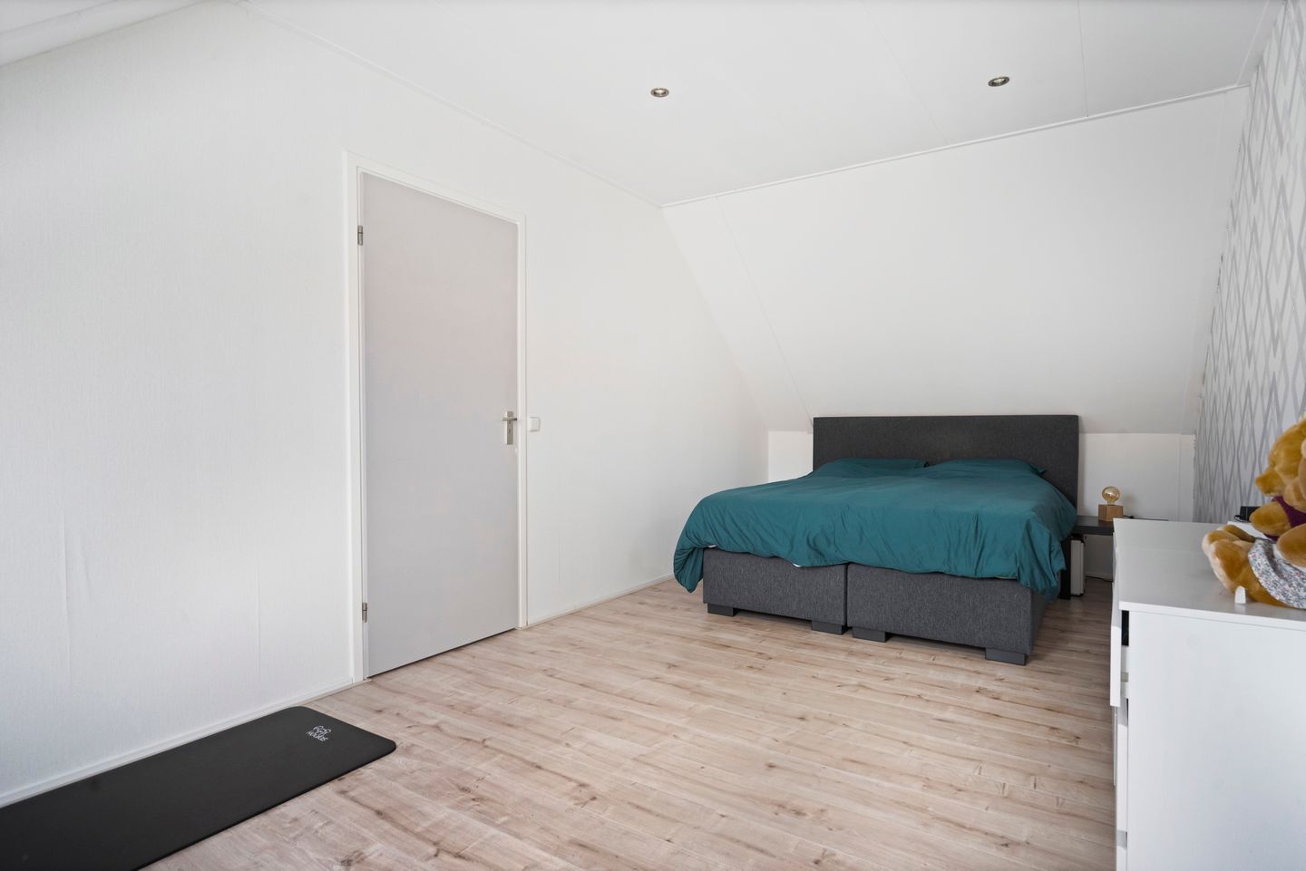 Spacious Sunlit Townhouse in Oosterheem Near Amenities — 35