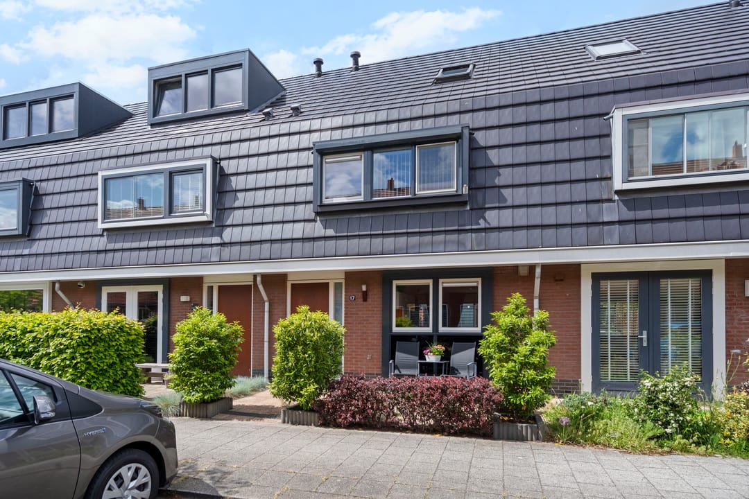 Spacious Sunlit Townhouse in Oosterheem Near Amenities — 38