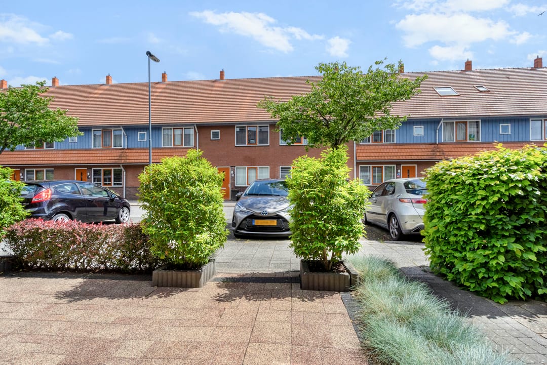 Spacious Sunlit Townhouse in Oosterheem Near Amenities — 37