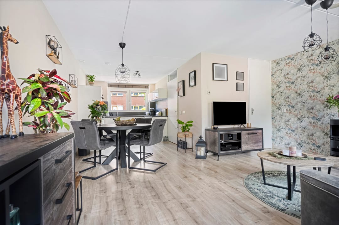 Spacious Sunlit Townhouse in Oosterheem Near Amenities — 16