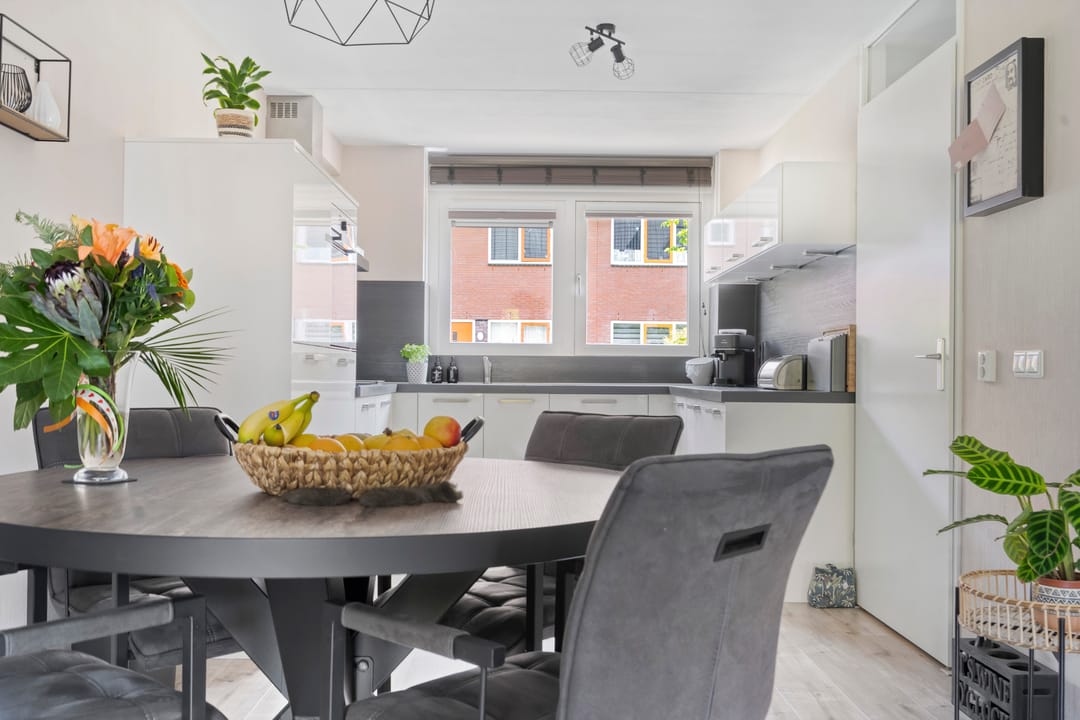 Spacious Sunlit Townhouse in Oosterheem Near Amenities — 17