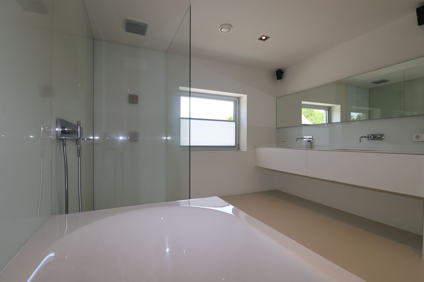 Luxurious A++++ Penthouse with Expansive Rooftop Terrace in Bunde — 10