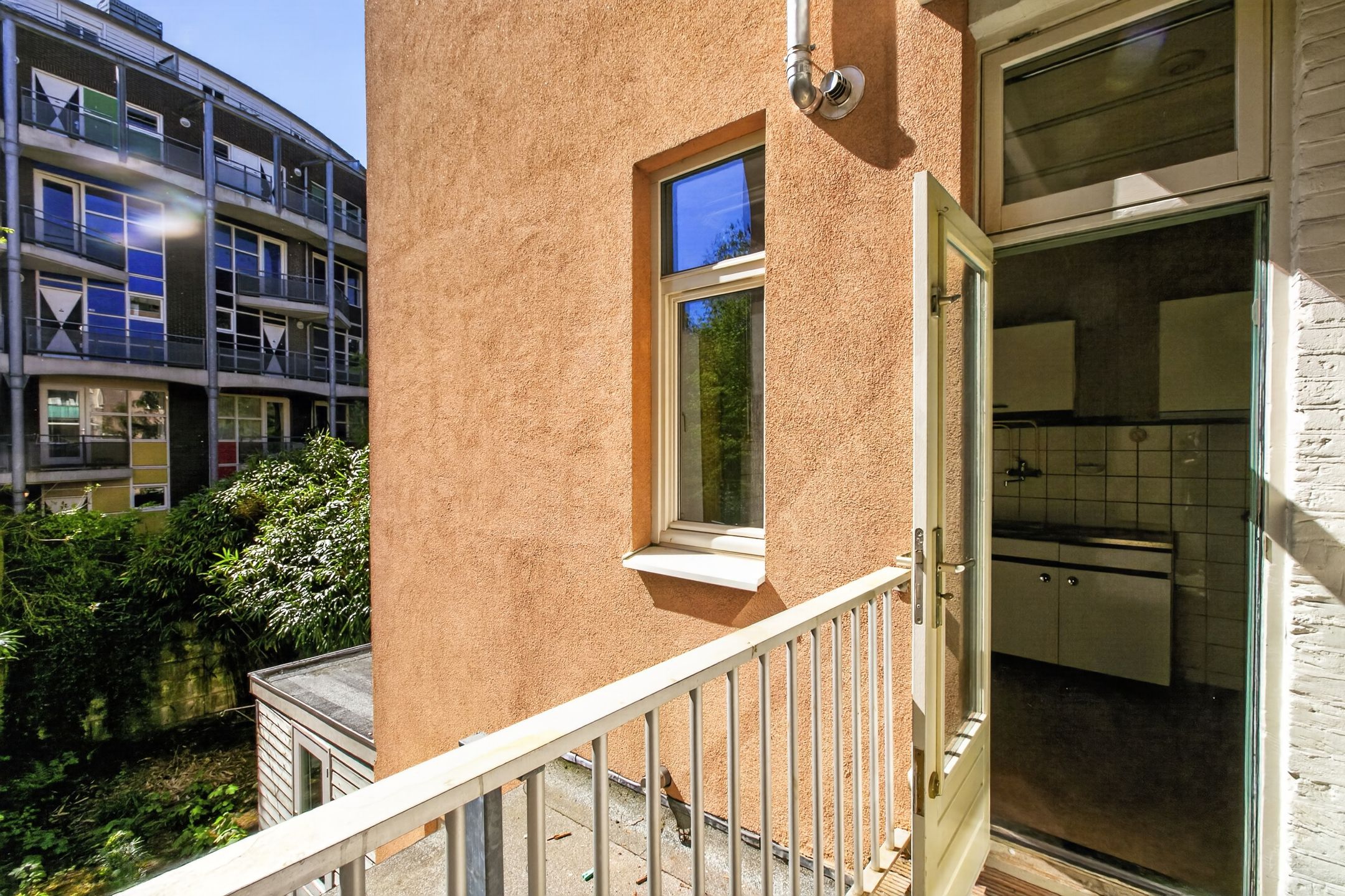 2-bedroom freehold villa in Amsterdam — photo 5 of 5