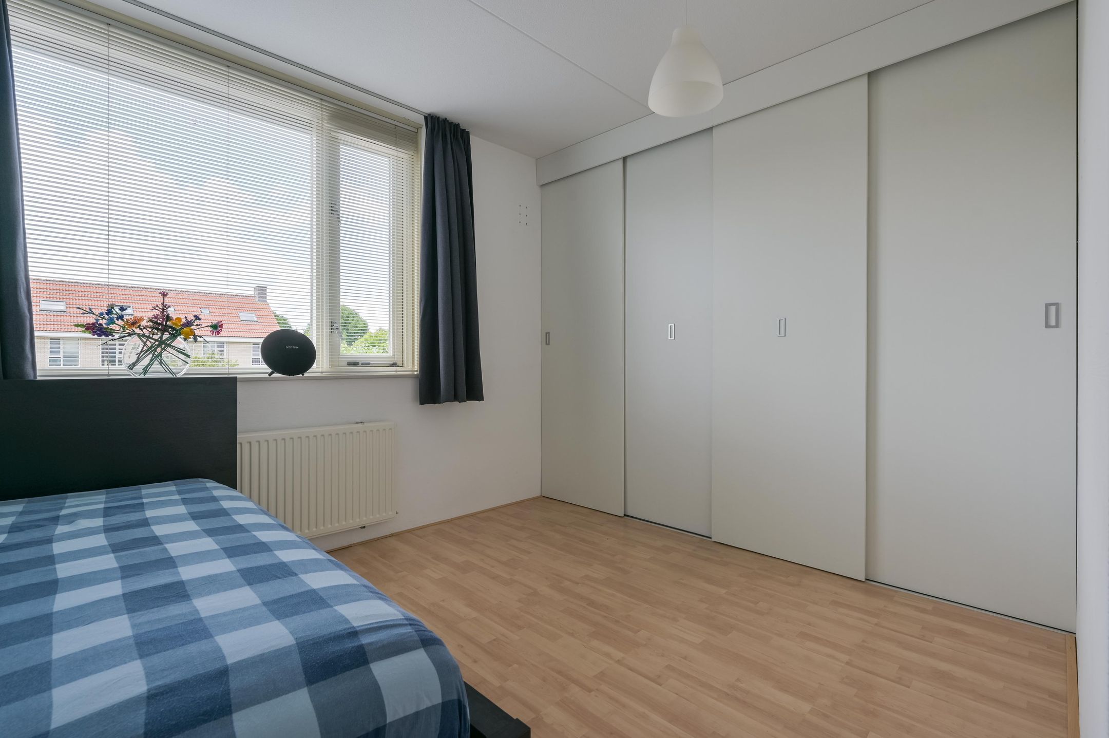 Spacious Family Home with Conservatory and Double Garage in Polderwijk — 18
