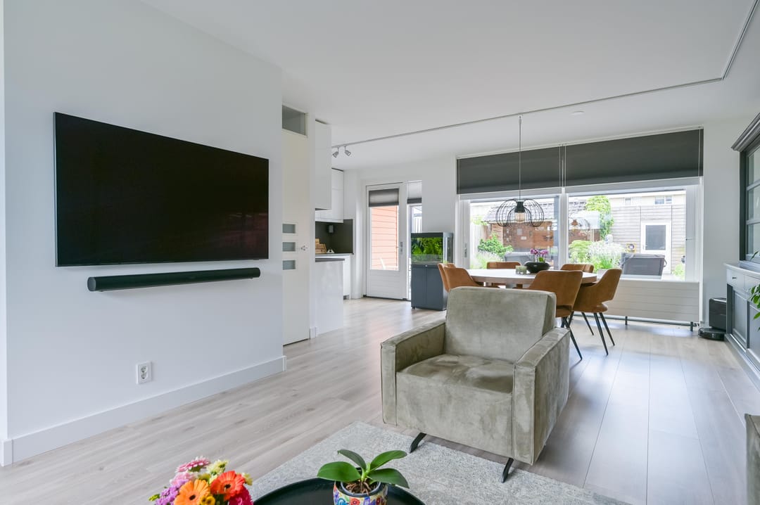 Spacious Family Home with Conservatory and Double Garage in Polderwijk — 13