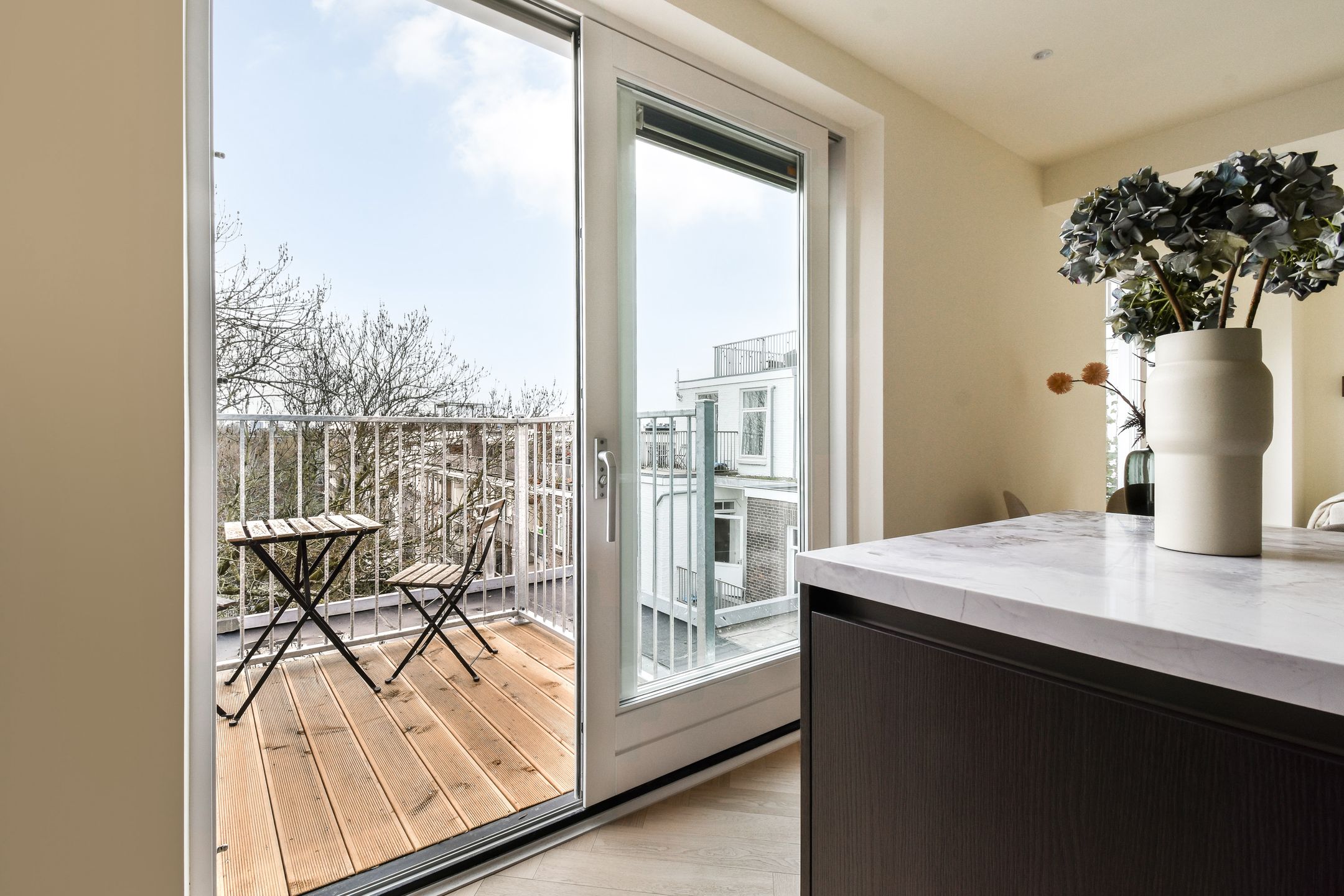 Spacious Two-Bedroom Apartment with Exceptional Rooftop Terrace in Amsterdam-West — 9