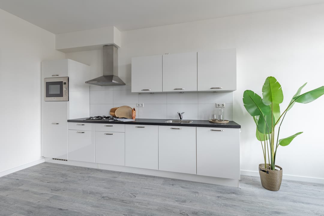 Modern Renovated Canal-View Apartment with Private Rooftop Terrace — 17