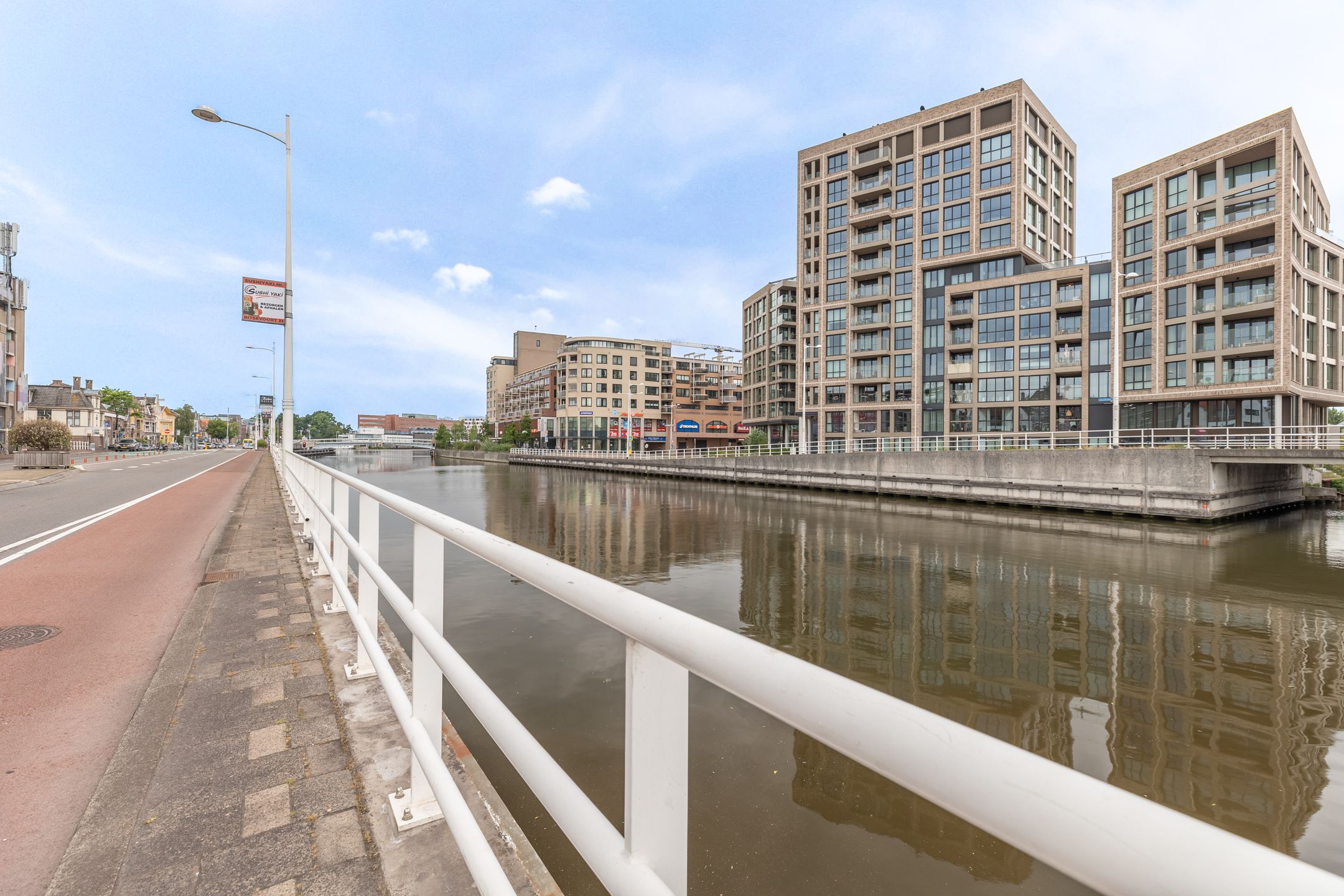 Modern Renovated Canal-View Apartment with Private Rooftop Terrace — 30