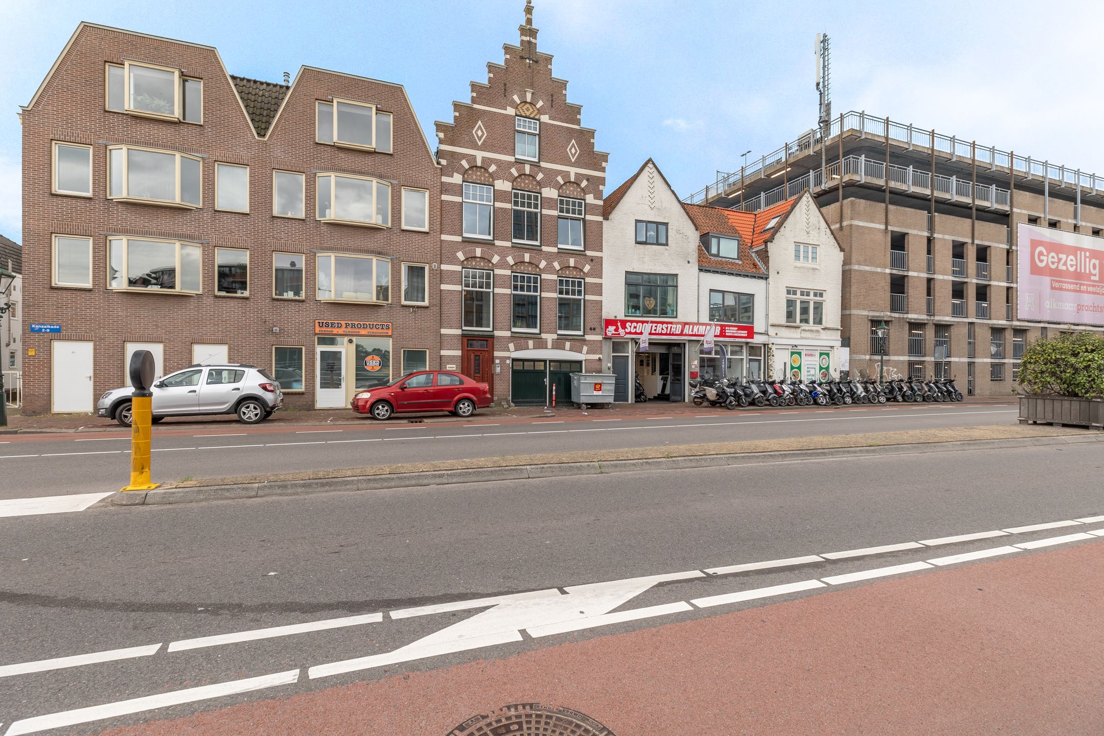 Modern Renovated Canal-View Apartment with Private Rooftop Terrace — 36