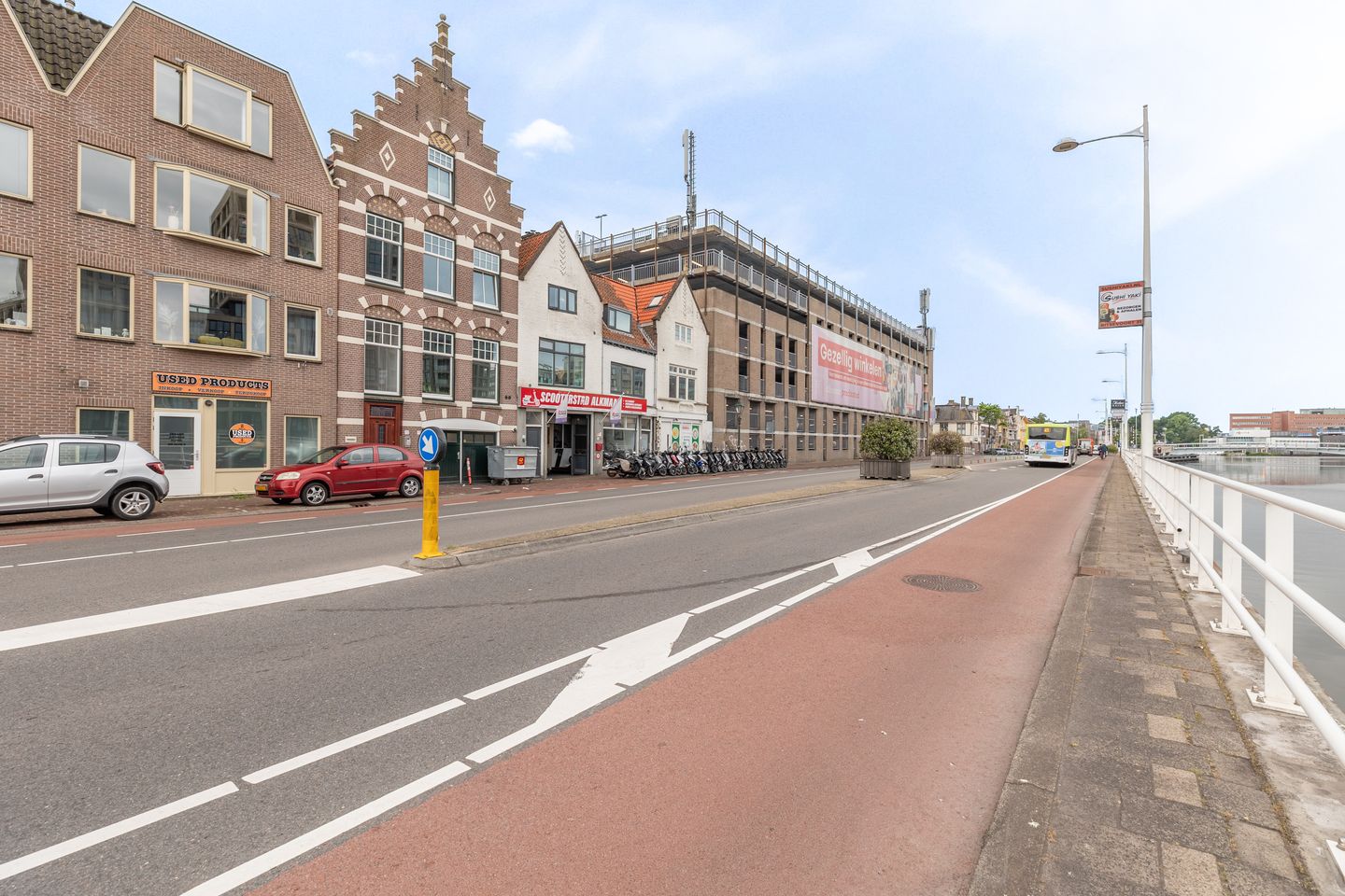 Modern Renovated Canal-View Apartment with Private Rooftop Terrace — 35