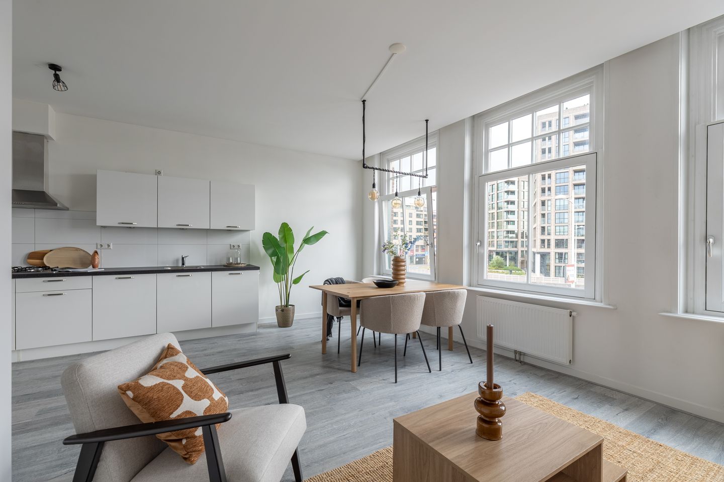 Modern Renovated Canal-View Apartment with Private Rooftop Terrace — 10