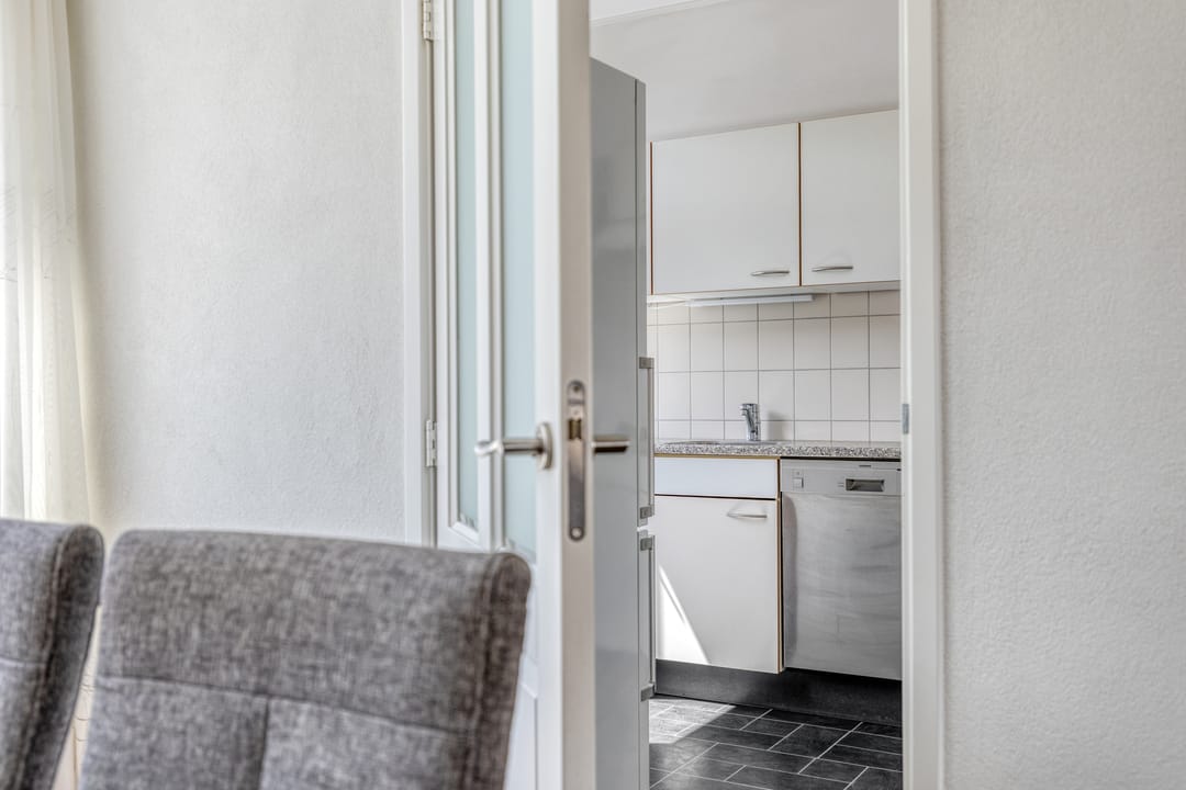 Charming Corner House with Sunny South-Facing Garden in Quiet Neighborhood — 11