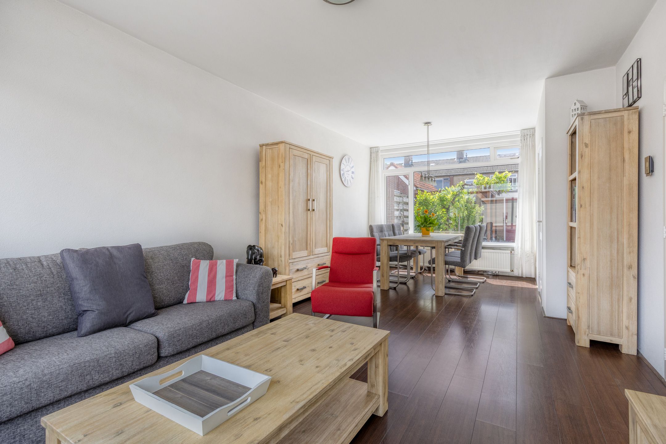 Charming Corner House with Sunny South-Facing Garden in Quiet Neighborhood — 9