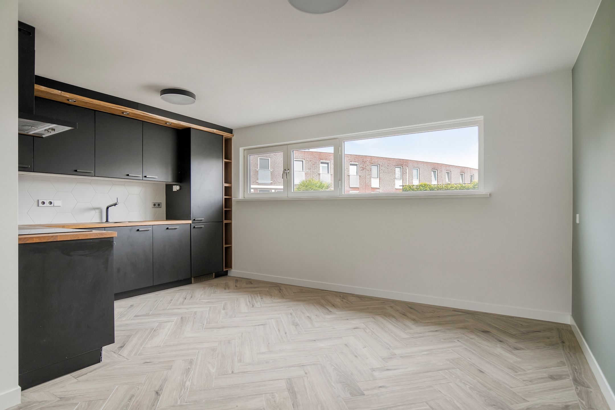Fully Renovated Terraced Home with Water Views and Southwest-Facing Terrace in Nieuwland — 21