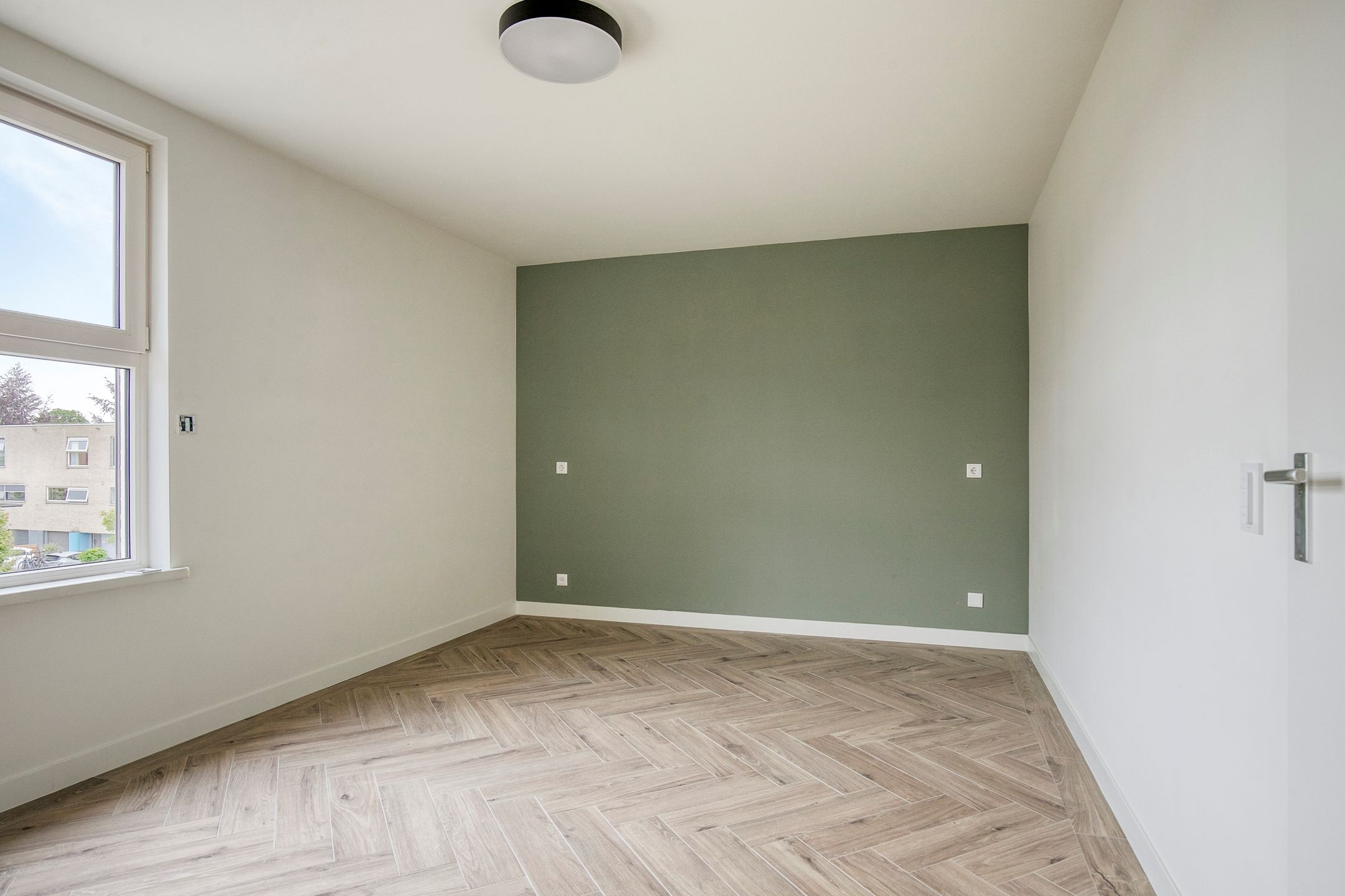 Fully Renovated Terraced Home with Water Views and Southwest-Facing Terrace in Nieuwland — 27