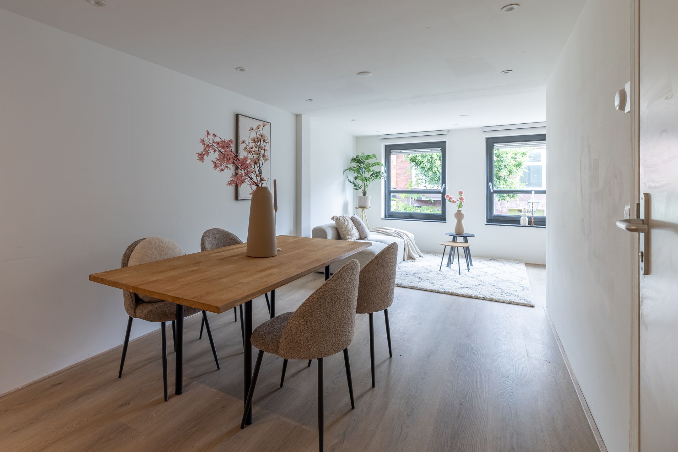Completely Renovated City Center Apartment with Spacious Rooftop Terrace — 12