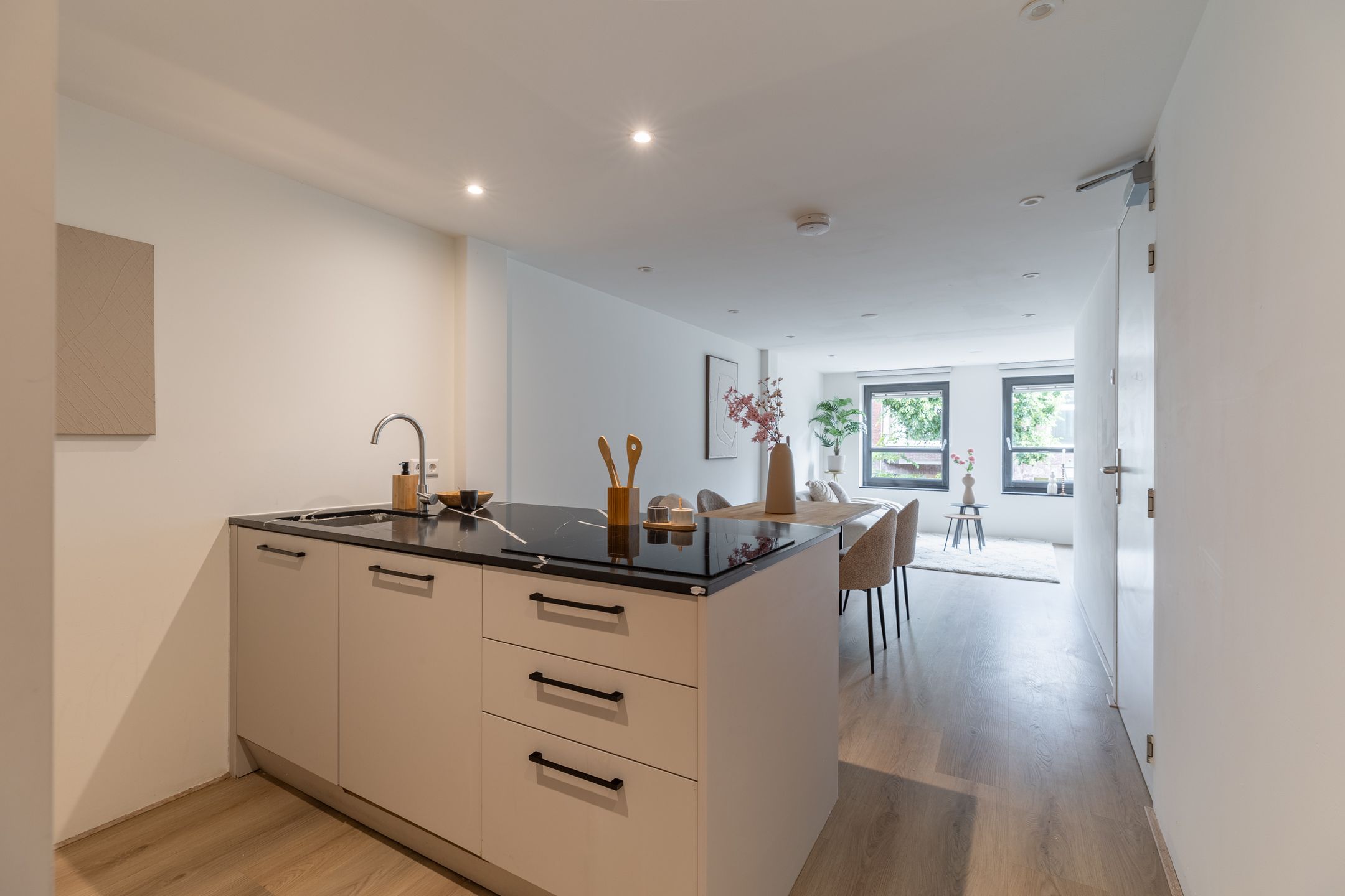 Completely Renovated City Center Apartment with Spacious Rooftop Terrace — 15