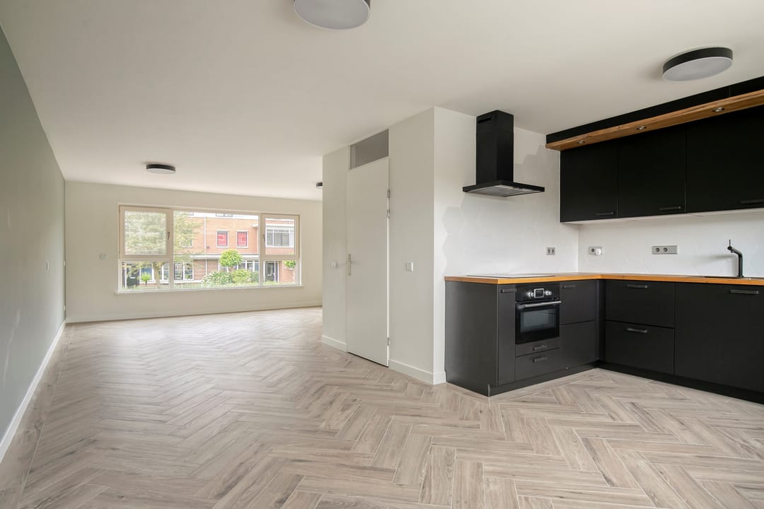 Fully Renovated Terraced Home with Water Views and Southwest-Facing Terrace in Nieuwland — 17
