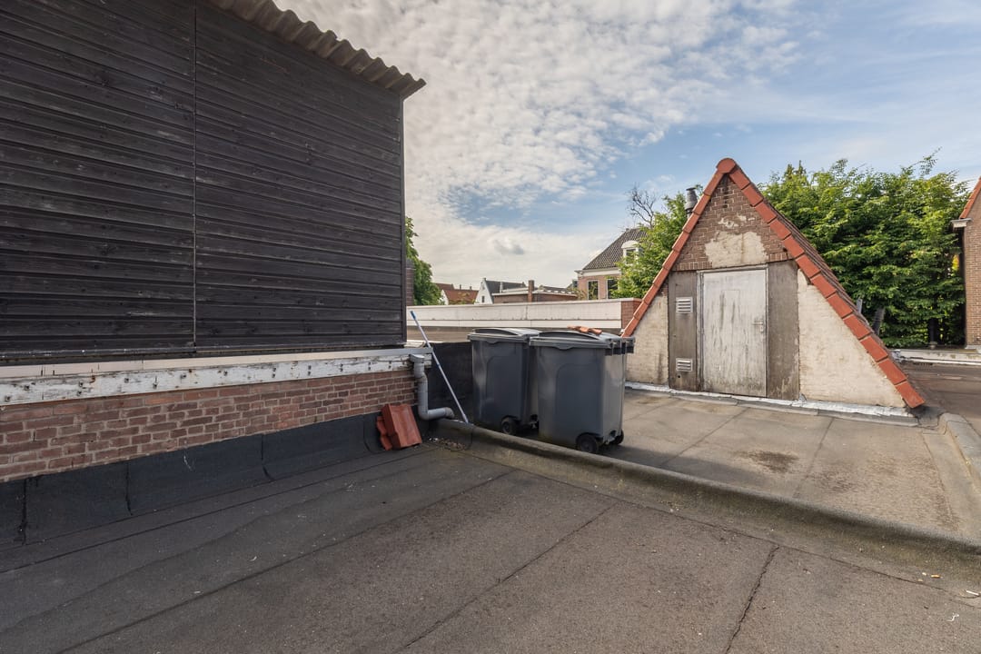 Completely Renovated City Center Apartment with Spacious Rooftop Terrace — 32