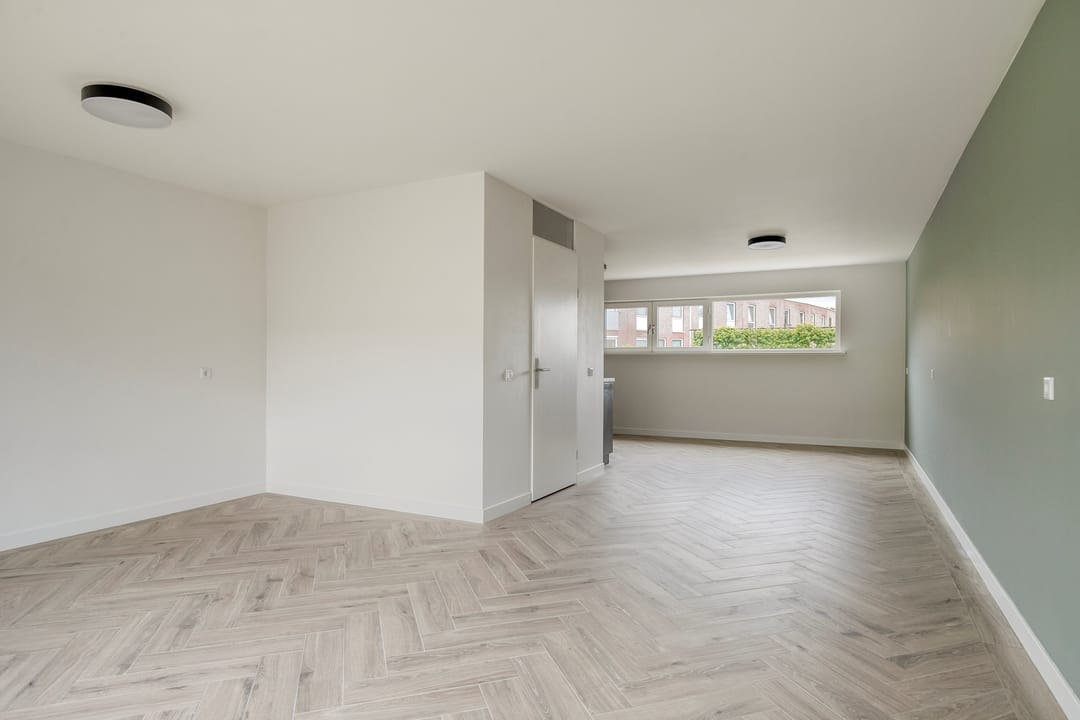 Fully Renovated Terraced Home with Water Views and Southwest-Facing Terrace in Nieuwland — 16
