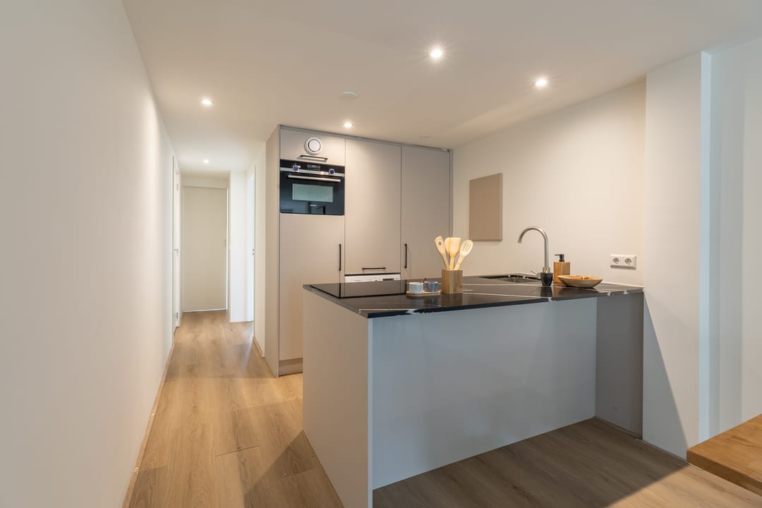 Completely Renovated City Center Apartment with Spacious Rooftop Terrace — 13