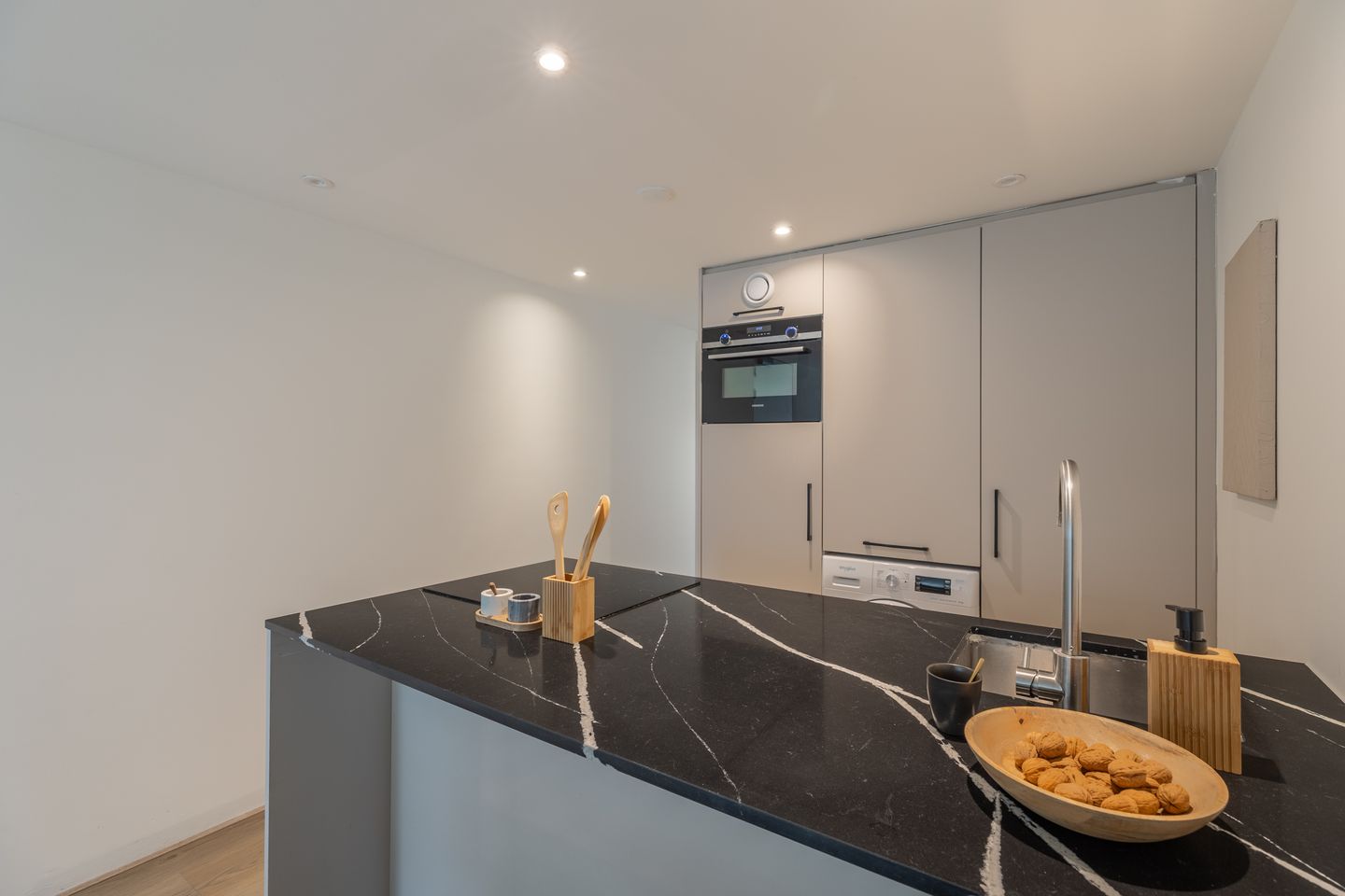 Completely Renovated City Center Apartment with Spacious Rooftop Terrace — 14
