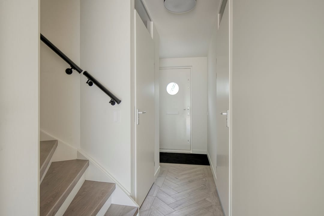 Fully Renovated Terraced Home with Water Views and Southwest-Facing Terrace in Nieuwland — 7