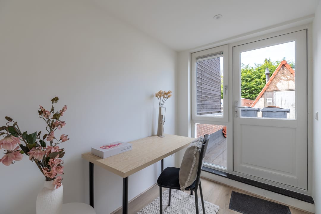 Completely Renovated City Center Apartment with Spacious Rooftop Terrace — 23