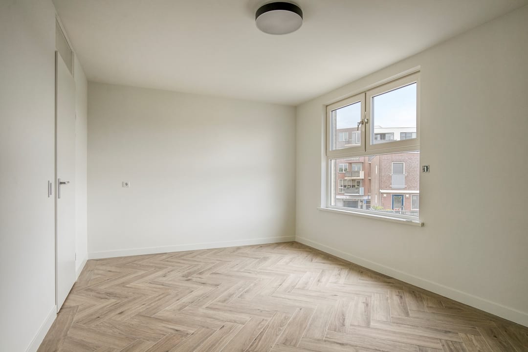 Fully Renovated Terraced Home with Water Views and Southwest-Facing Terrace in Nieuwland — 28