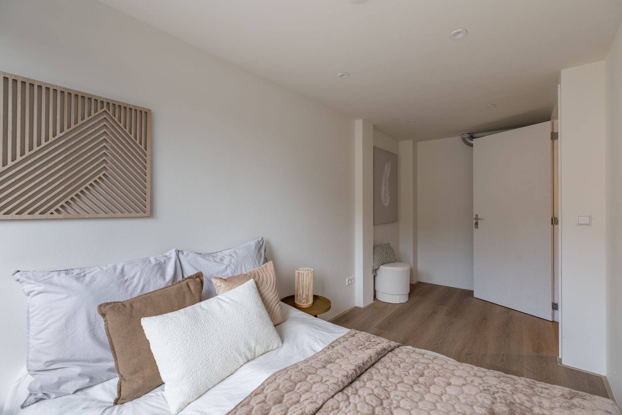 Completely Renovated City Center Apartment with Spacious Rooftop Terrace — 21