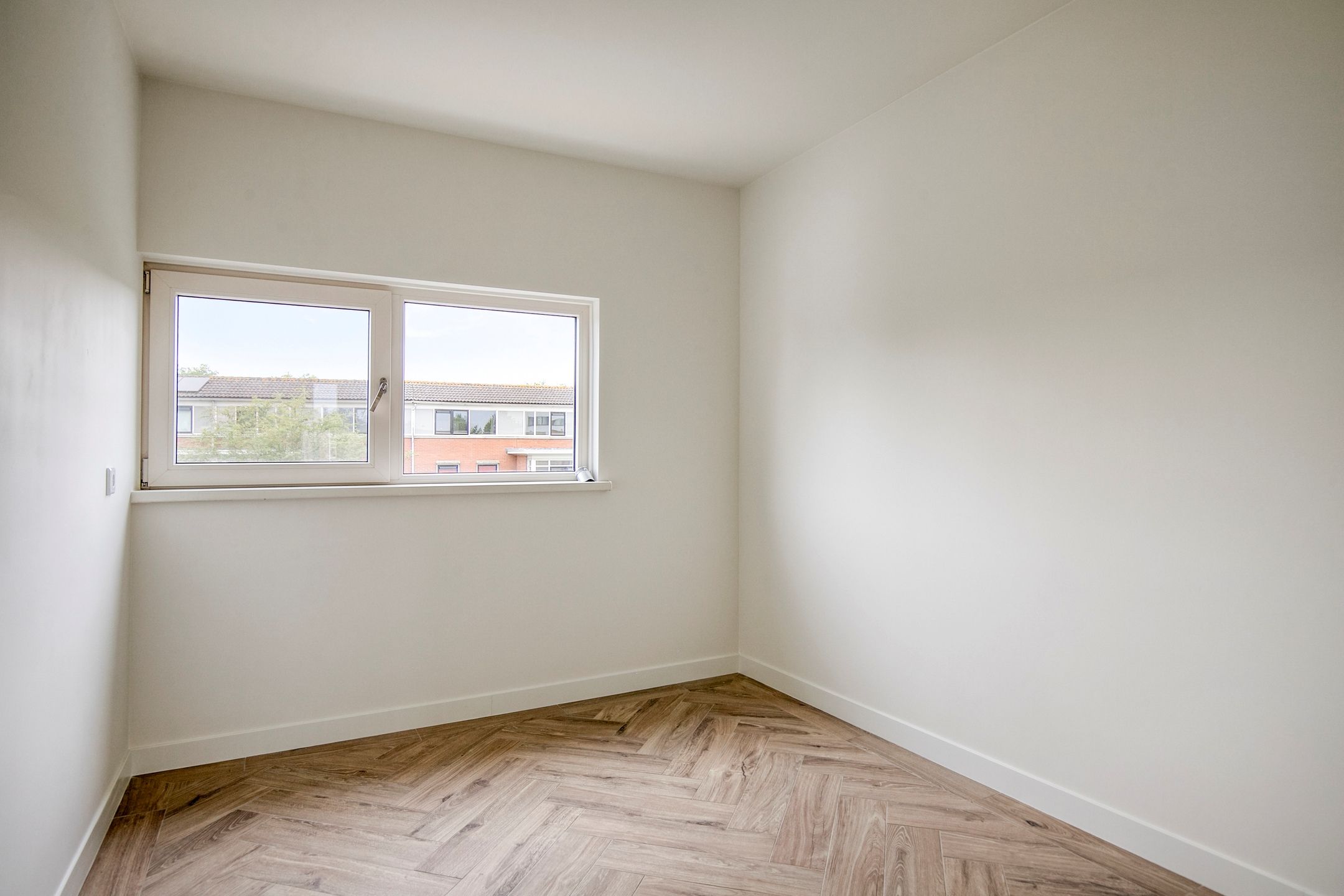 Fully Renovated Terraced Home with Water Views and Southwest-Facing Terrace in Nieuwland — 30